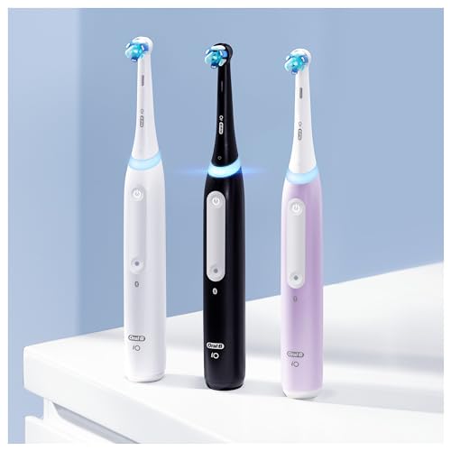 Oral-B iO Series 4 Plus Edition Elektrische Zahnbürste/Electric Toothbrush, PLUS 3 Aufsteckbürsten, Magnet-Etui, 4 Putzmodi, matt black, Designed by Braun,TESTSIEGER Stiftung Warentest (12/2023)
