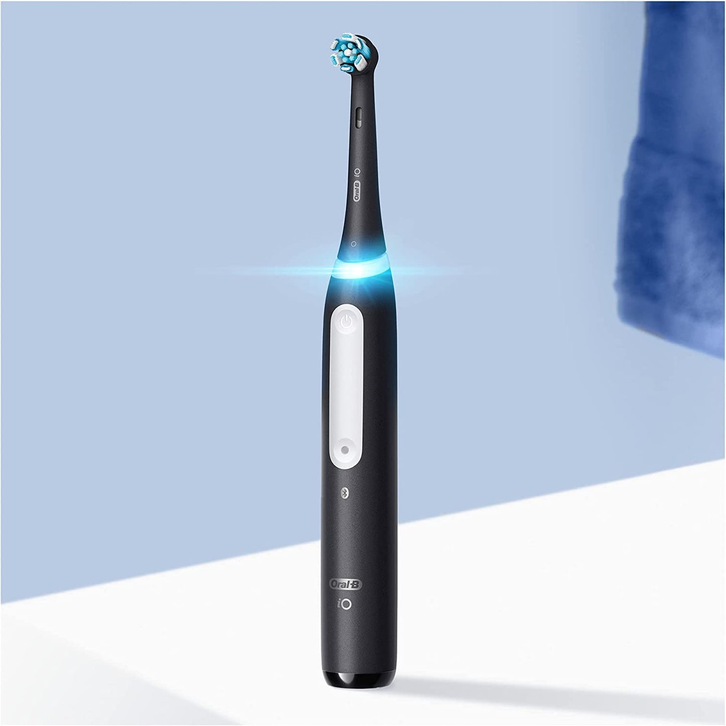 Oral-B iO Series 4 Plus Edition Elektrische Zahnbürste/Electric Toothbrush, PLUS 3 Aufsteckbürsten, Magnet-Etui, 4 Putzmodi, matt black, Designed by Braun,TESTSIEGER Stiftung Warentest (12/2023)