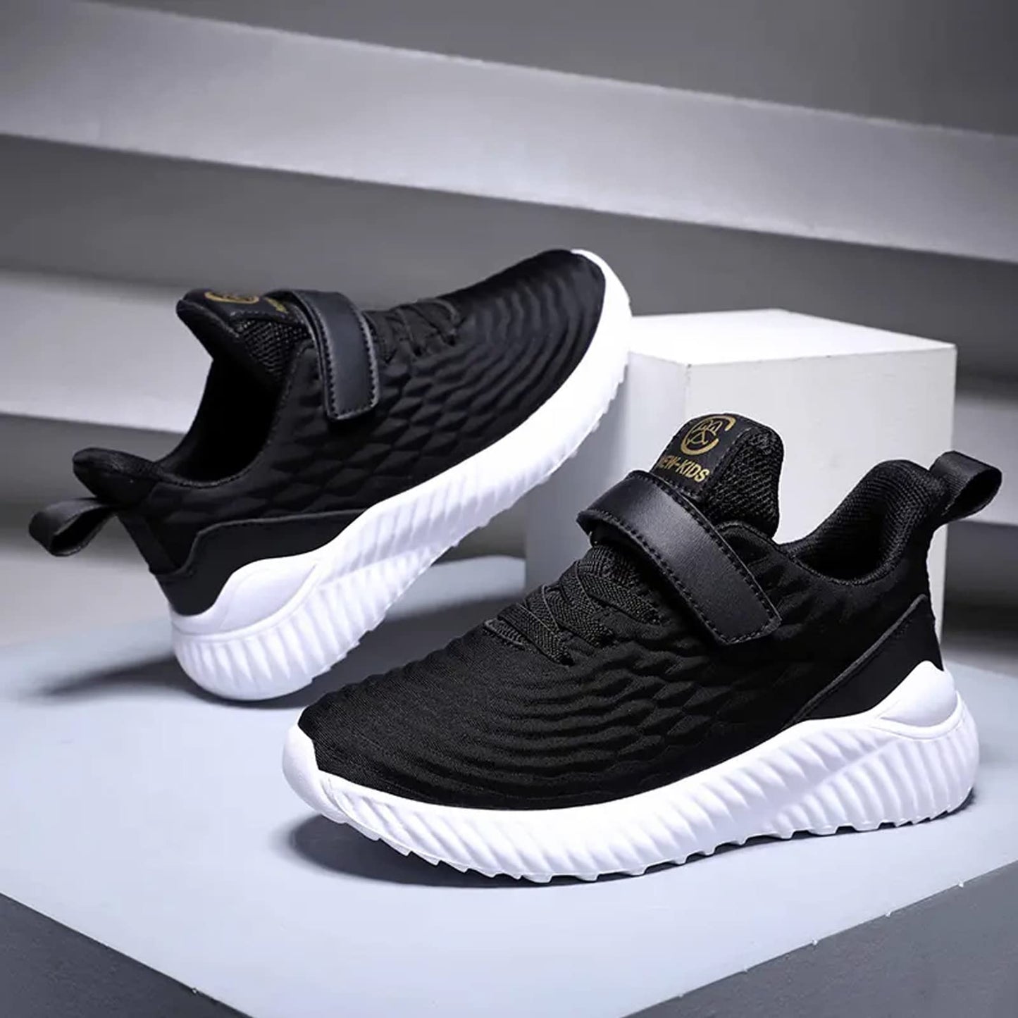 Qvxkd Turnschuhe Mädchen Schuhe turanschuhe Jungen Hallenschuhe Junge Sportschuhe Kinder Mesh Atmungsaktiv Kinderschuhe Outdoor Laufschuhe Sneaker Klettverschluss Wanderschuhe 28EU-39EU