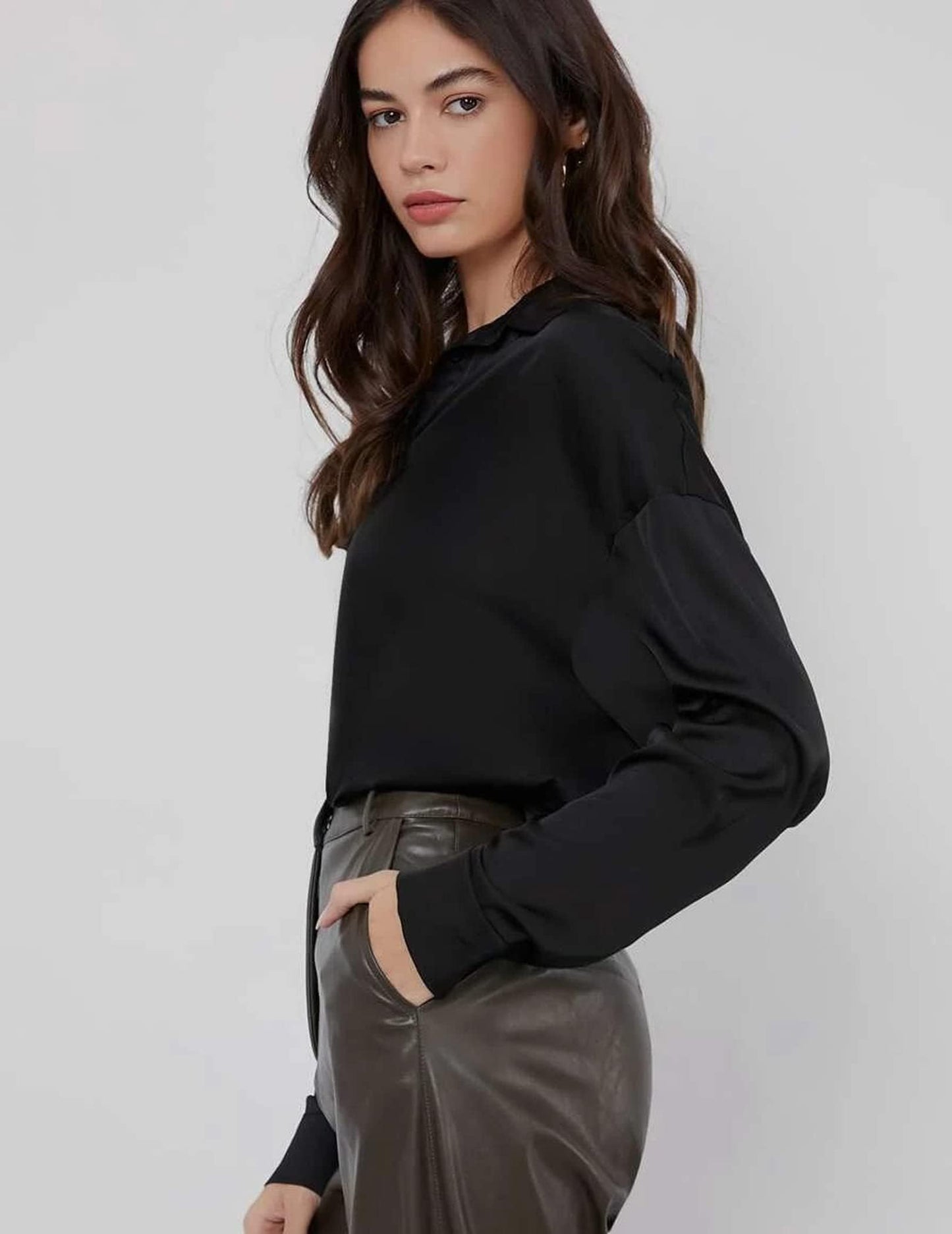 Beyove Damen Bluse Satin Seide V-Ausschnitt Hemden Elegant Langarm Business Oberteile mit Knöpfen Tops Lose Langarmshirt