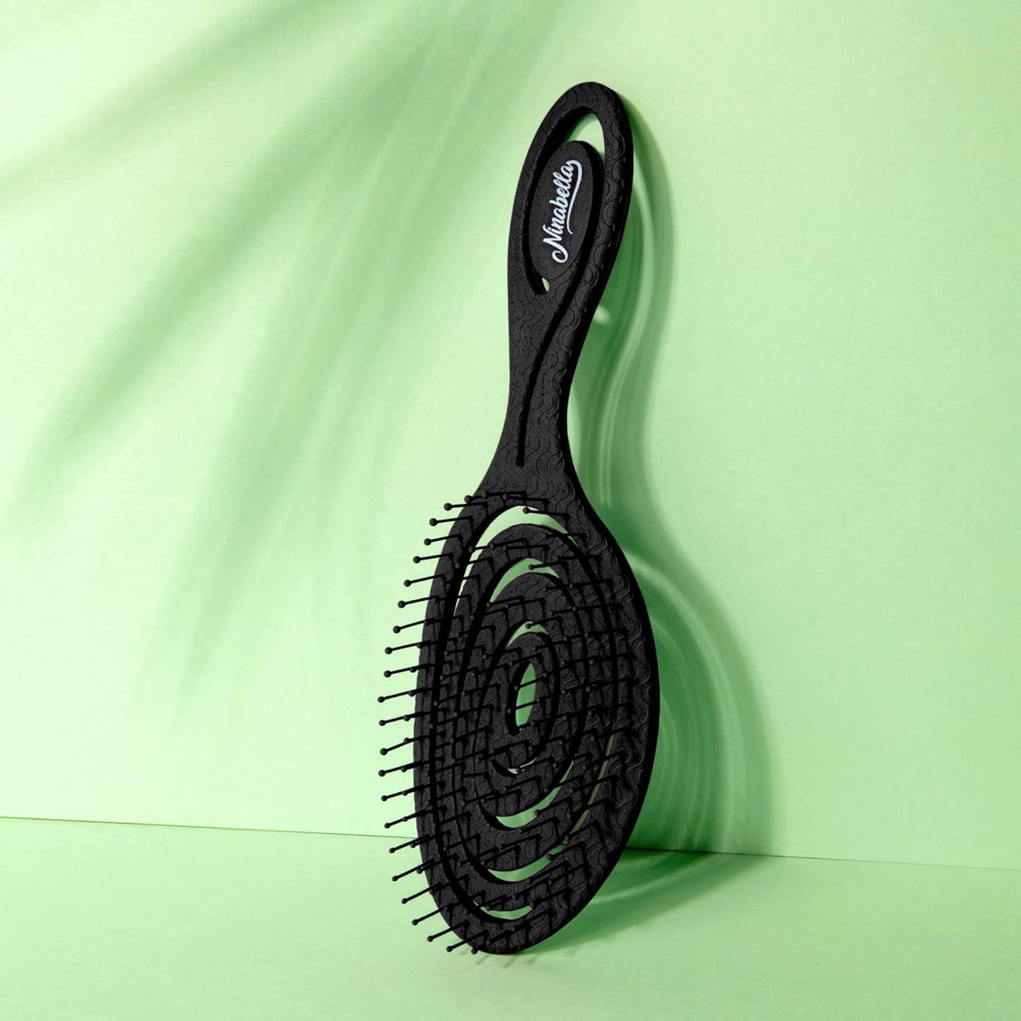 Ninabella Haarbürste ohne Ziepen für Damen, Herren & Kinder - Entwirrbürste auch für Locken & Lange Haare - Einzigartige Profi Detangler-Bürste mit Spiralfeder - Schwarz