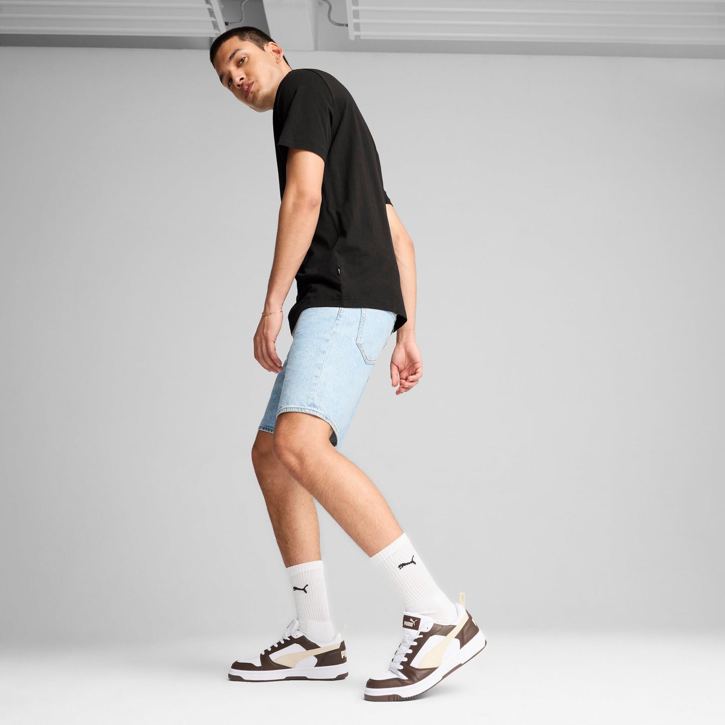 PUMA Unisex Rebound V6 Low Sneaker