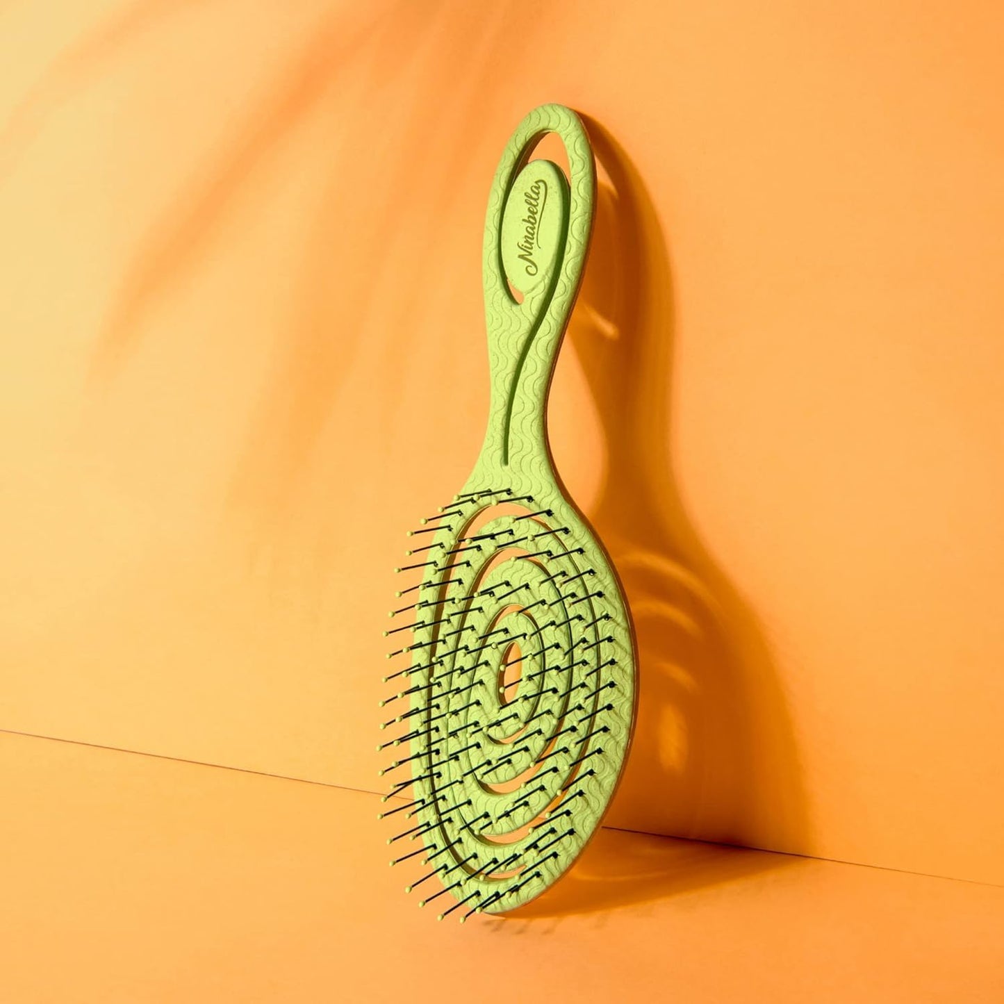 Ninabella Haarbürste ohne Ziepen für Damen, Herren & Kinder - Entwirrbürste auch für Locken & Lange Haare - Einzigartige Profi Detangler-Bürste mit Spiralfeder - Schwarz