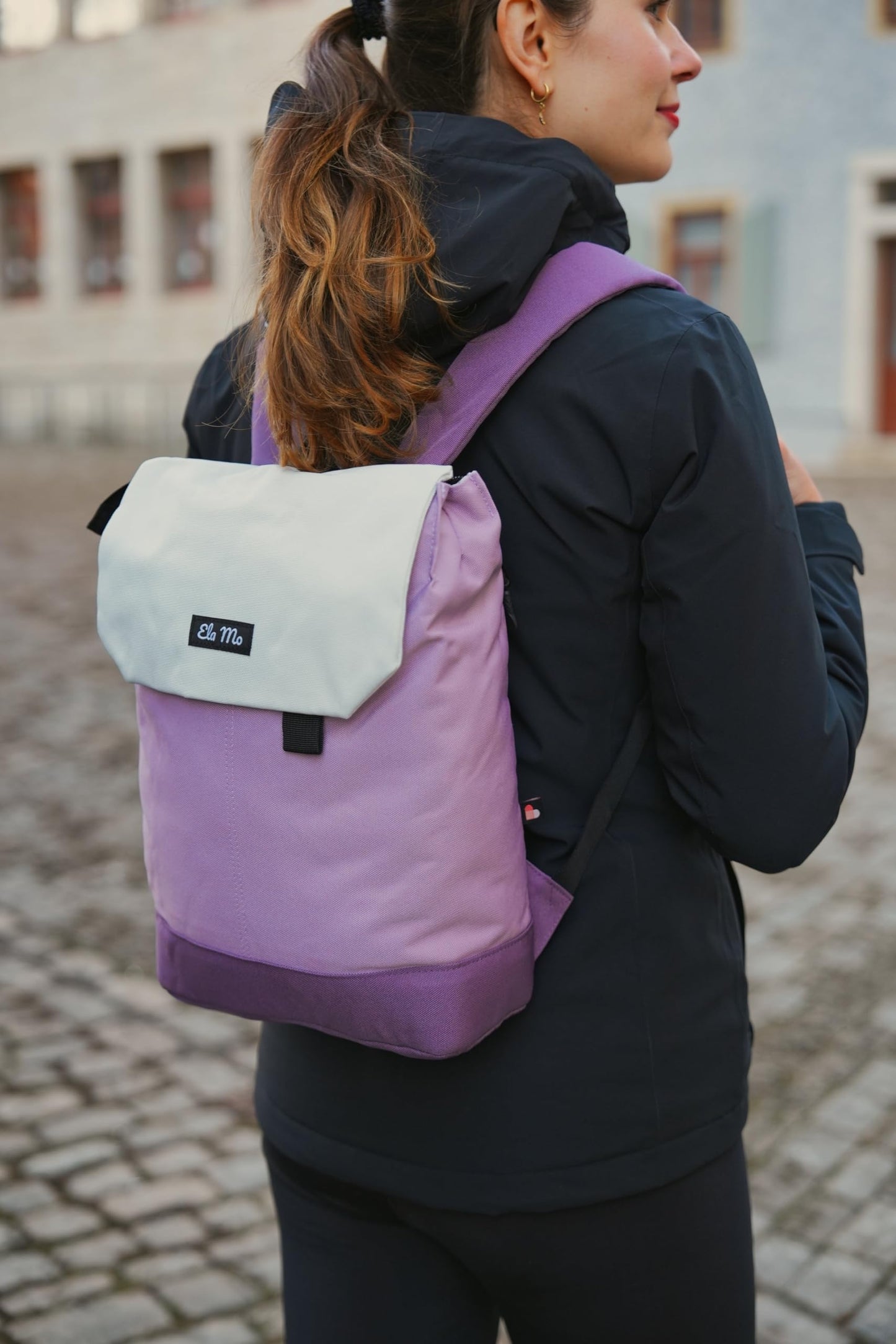 Ela Mo Rucksack Damen - Daypack schön u. durchdacht - Laptop Rucksäcke für Frauen - Anti Diebstahl Tasche für Schule, Uni, Business (Salmon)