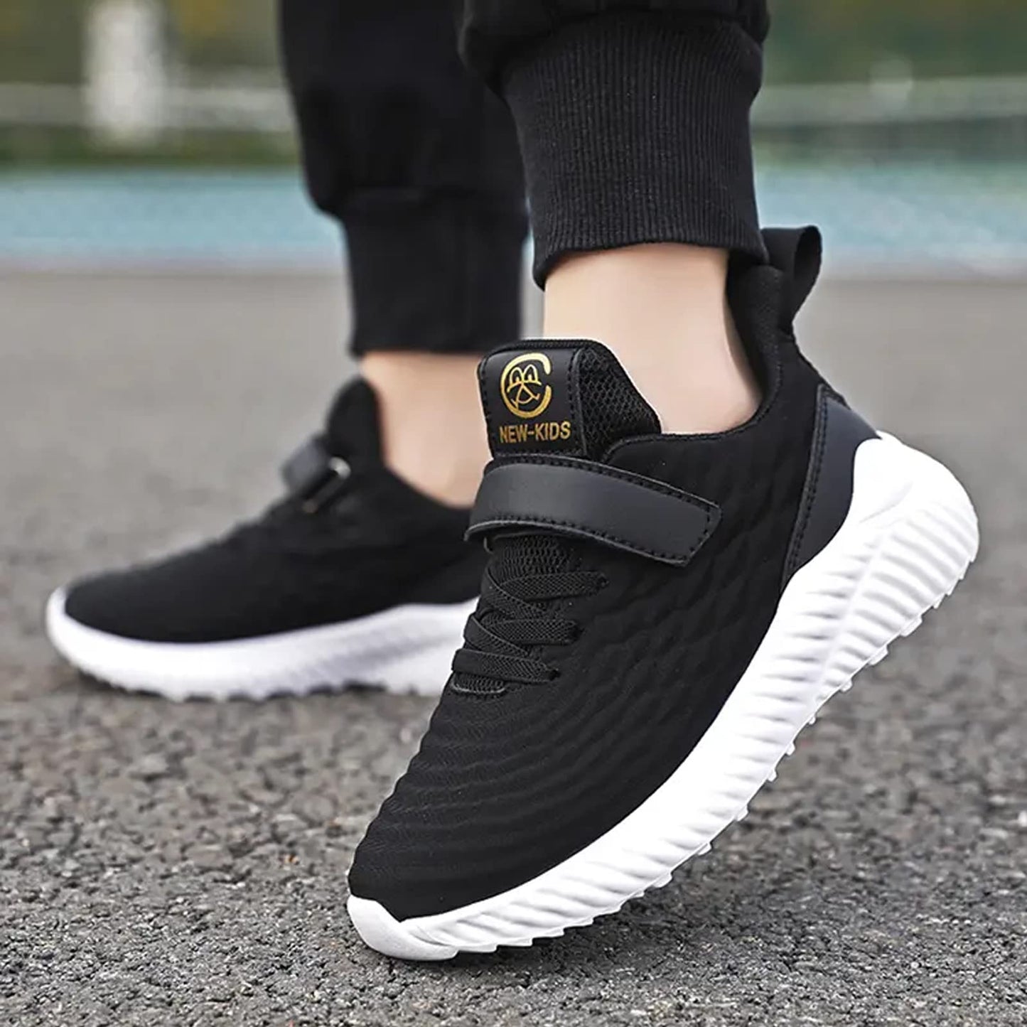 Qvxkd Turnschuhe Mädchen Schuhe turanschuhe Jungen Hallenschuhe Junge Sportschuhe Kinder Mesh Atmungsaktiv Kinderschuhe Outdoor Laufschuhe Sneaker Klettverschluss Wanderschuhe 28EU-39EU