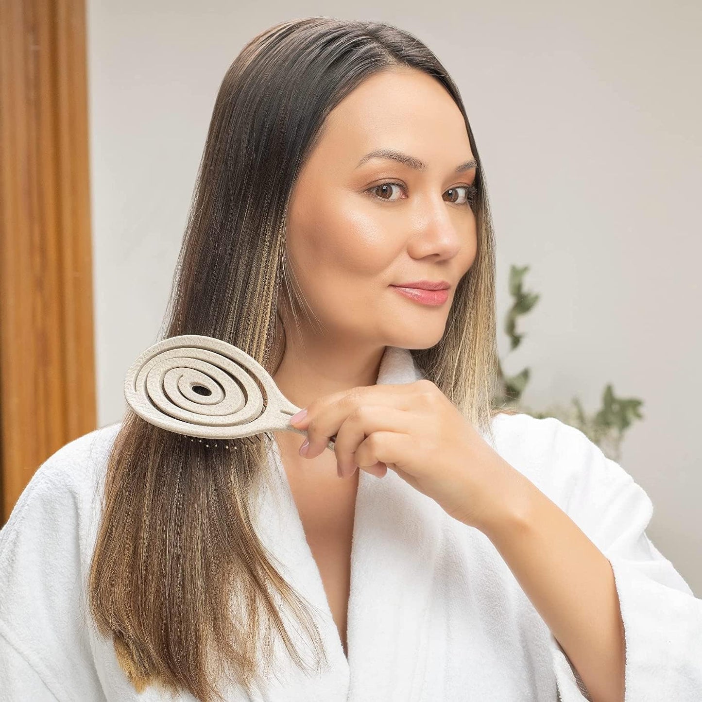 Ninabella Haarbürste ohne Ziepen für Damen, Herren & Kinder - Entwirrbürste auch für Locken & Lange Haare - Einzigartige Profi Detangler-Bürste mit Spiralfeder - Schwarz