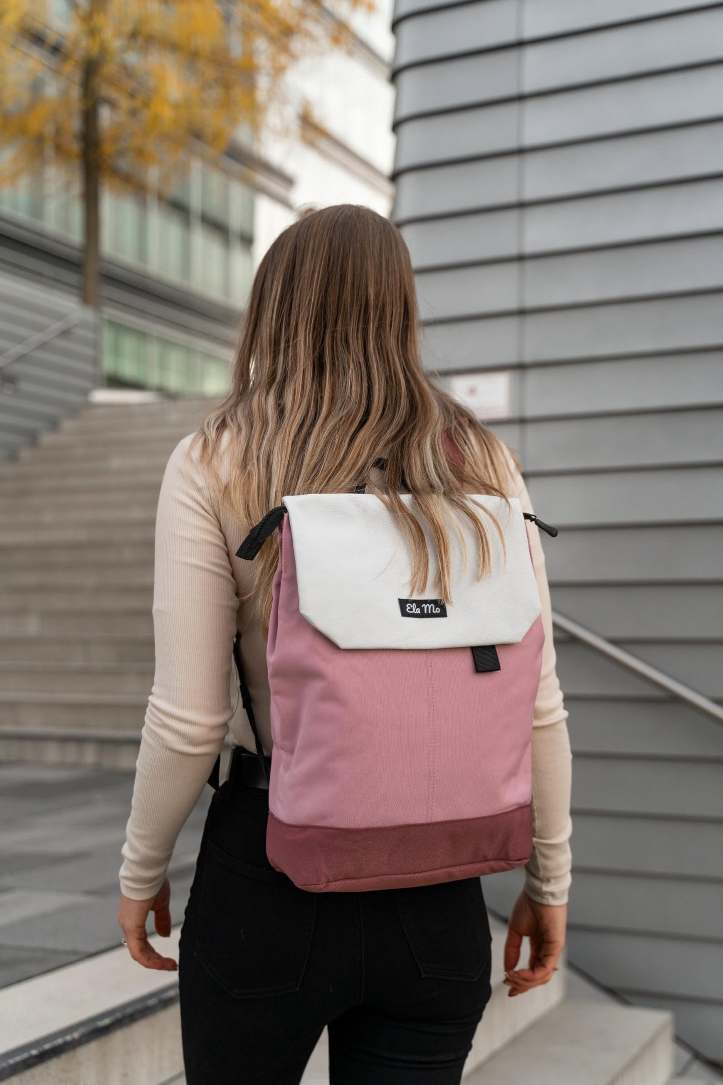 Ela Mo Rucksack Damen - Daypack schön u. durchdacht - Laptop Rucksäcke für Frauen - Anti Diebstahl Tasche für Schule, Uni, Business (Salmon)
