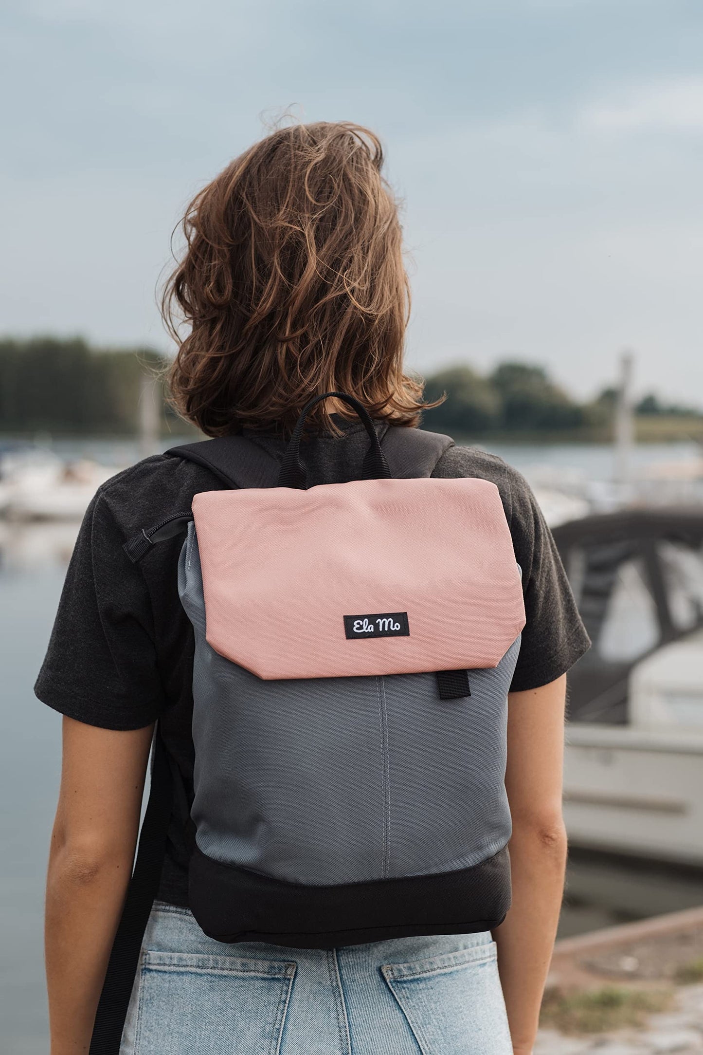 Ela Mo Rucksack Damen - Daypack schön u. durchdacht - Laptop Rucksäcke für Frauen - Anti Diebstahl Tasche für Schule, Uni, Business (Salmon)