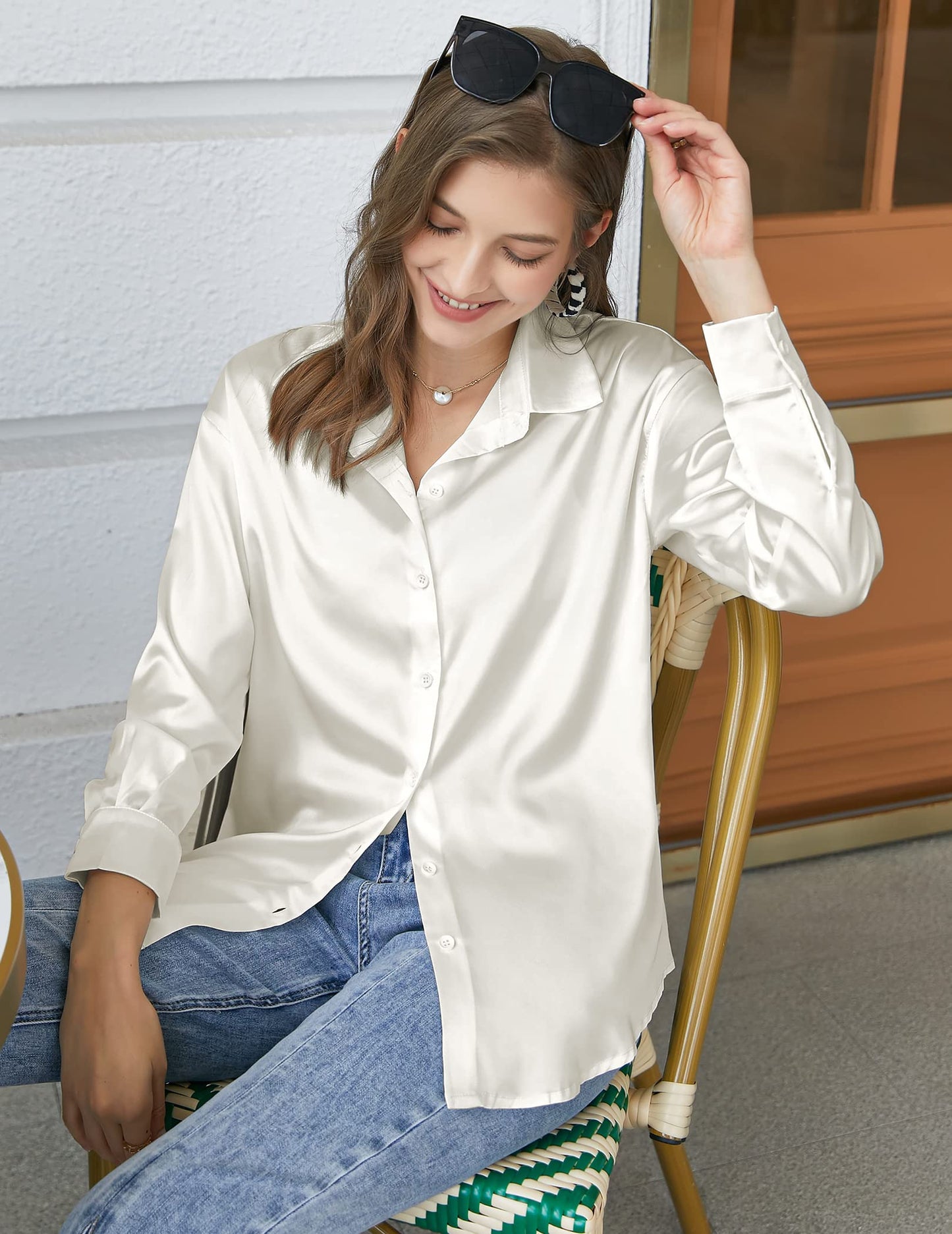 Beyove Damen Bluse Satin Seide V-Ausschnitt Hemden Elegant Langarm Business Oberteile mit Knöpfen Tops Lose Langarmshirt