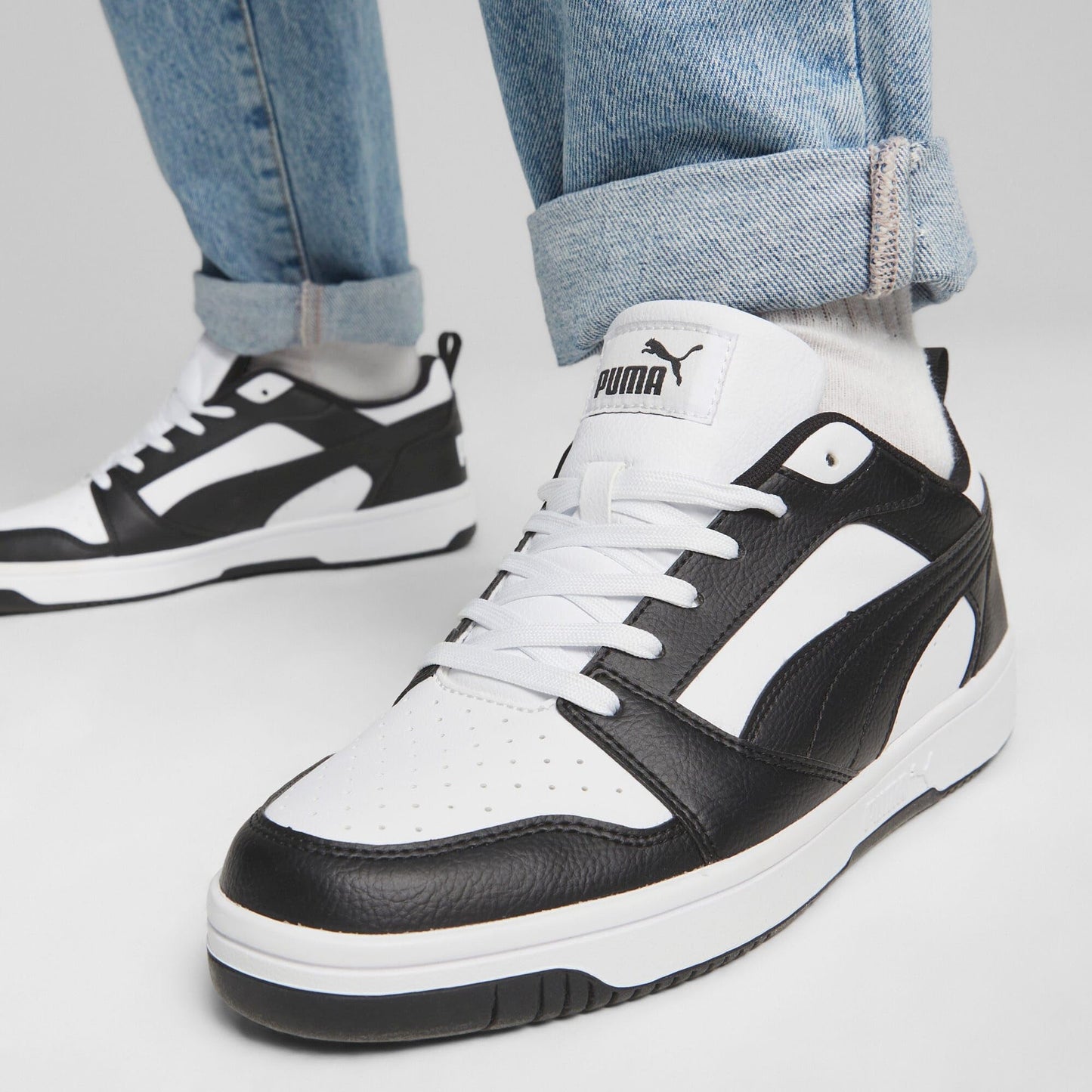 PUMA Unisex Rebound V6 Low Sneaker