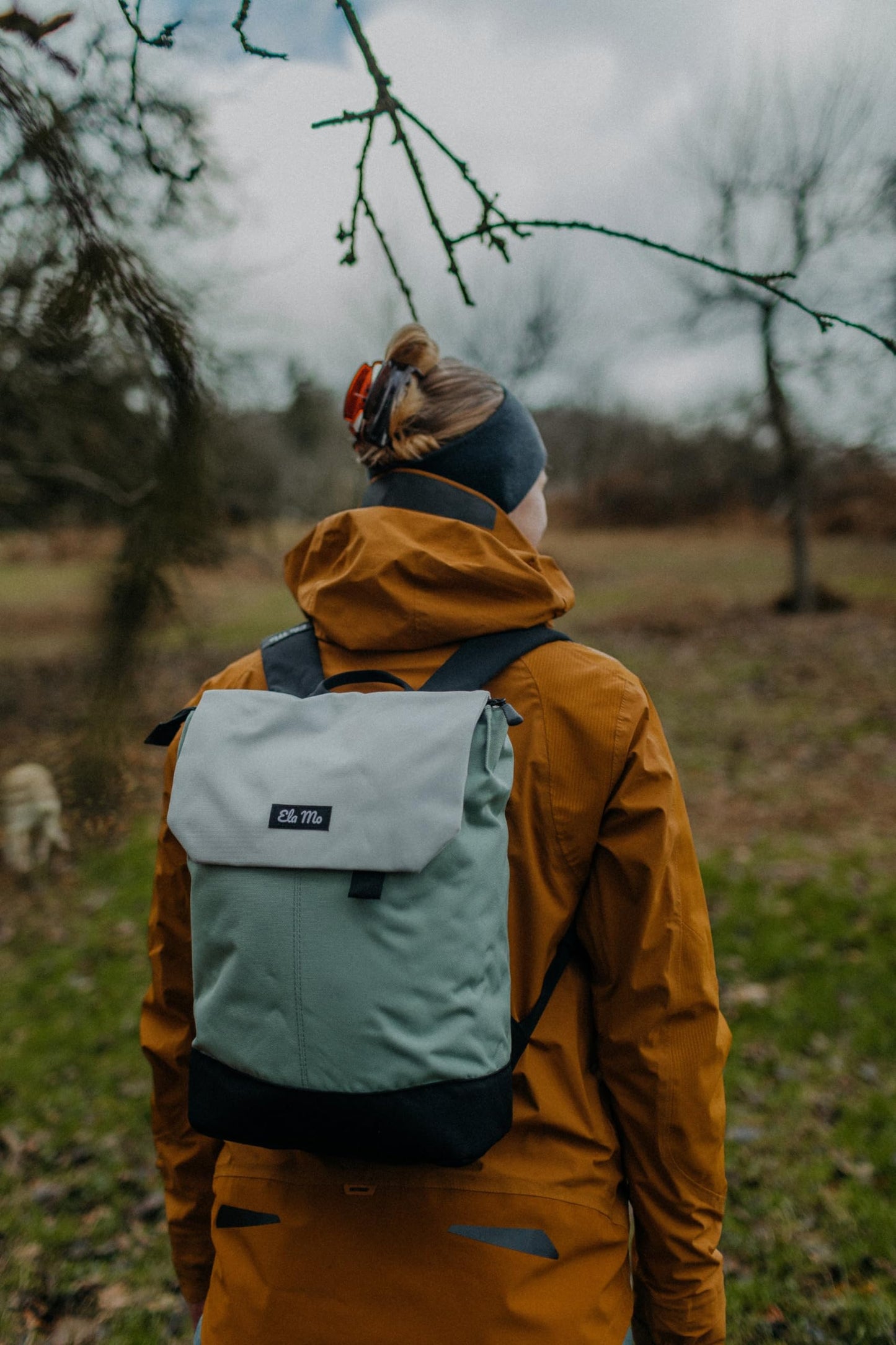 Ela Mo Rucksack Damen - Daypack schön u. durchdacht - Laptop Rucksäcke für Frauen - Anti Diebstahl Tasche für Schule, Uni, Business (Salmon)
