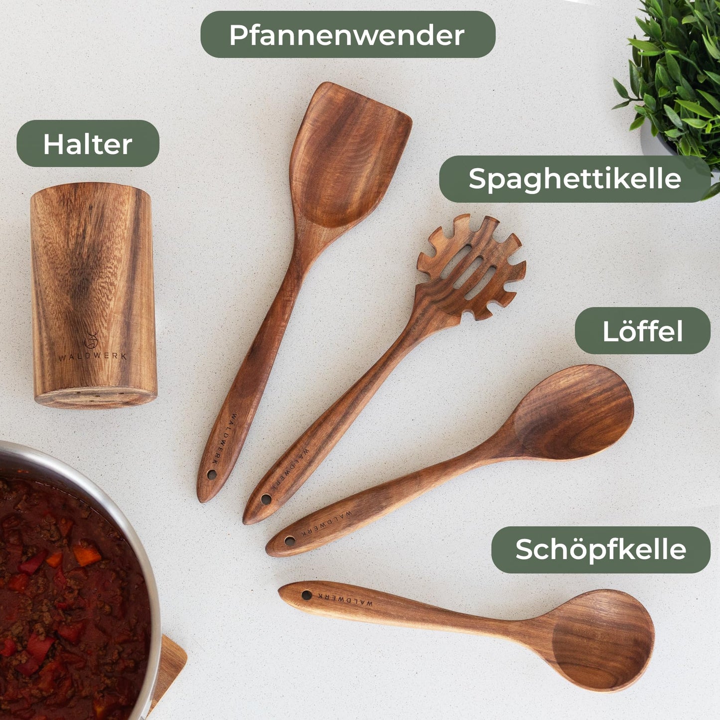 WALDWERK Küchenhelfer Set aus Teakholz - 4 teiliges Kochlöffel Set mit Pfannenwender, Holzlöffel, Nudelschöpfer und Halterung - Kochlöffel Holz - Pfannenwender Holz - Kochutensilien Set