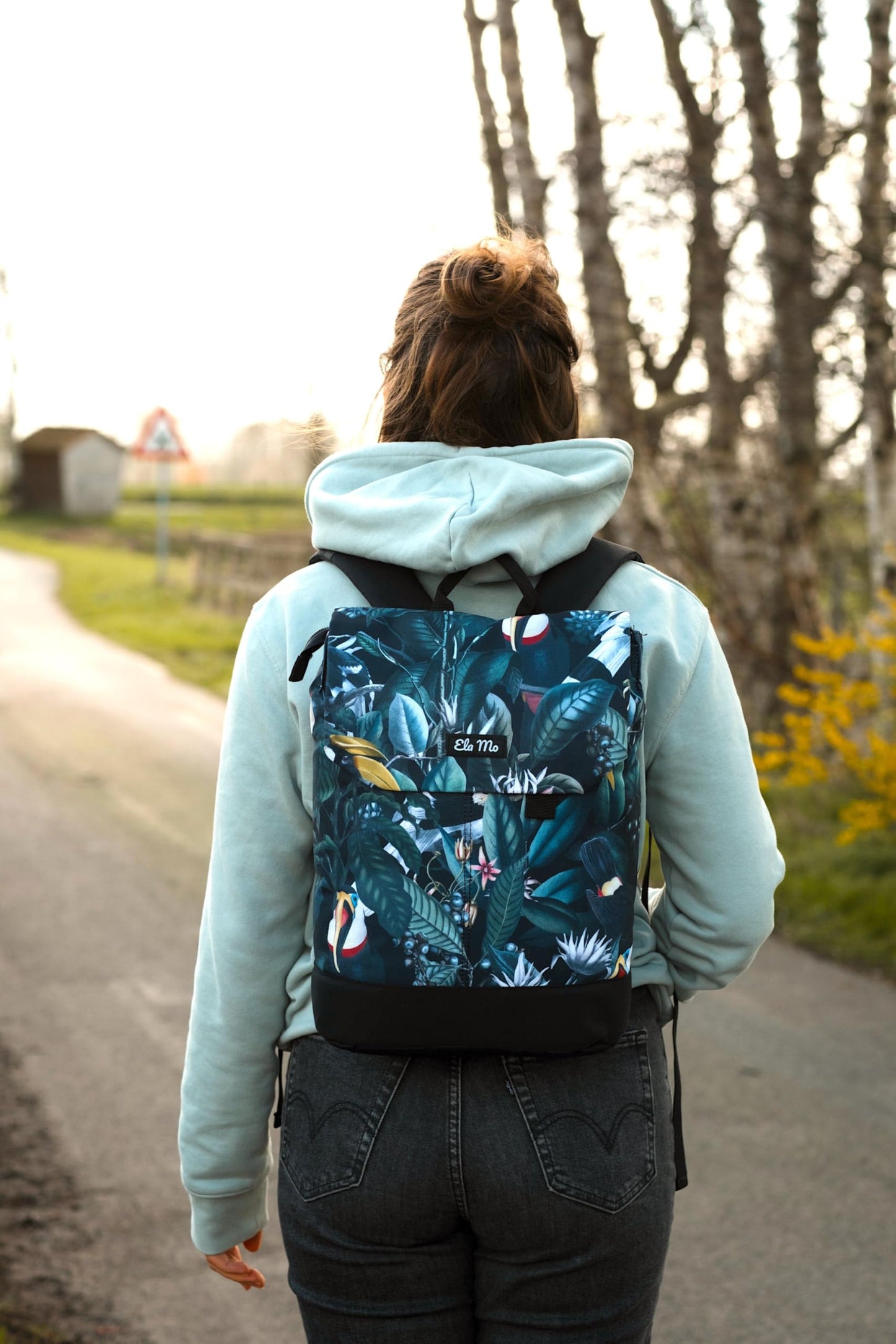Ela Mo Rucksack Damen - Daypack schön u. durchdacht - Laptop Rucksäcke für Frauen - Anti Diebstahl Tasche für Schule, Uni, Business (Salmon)
