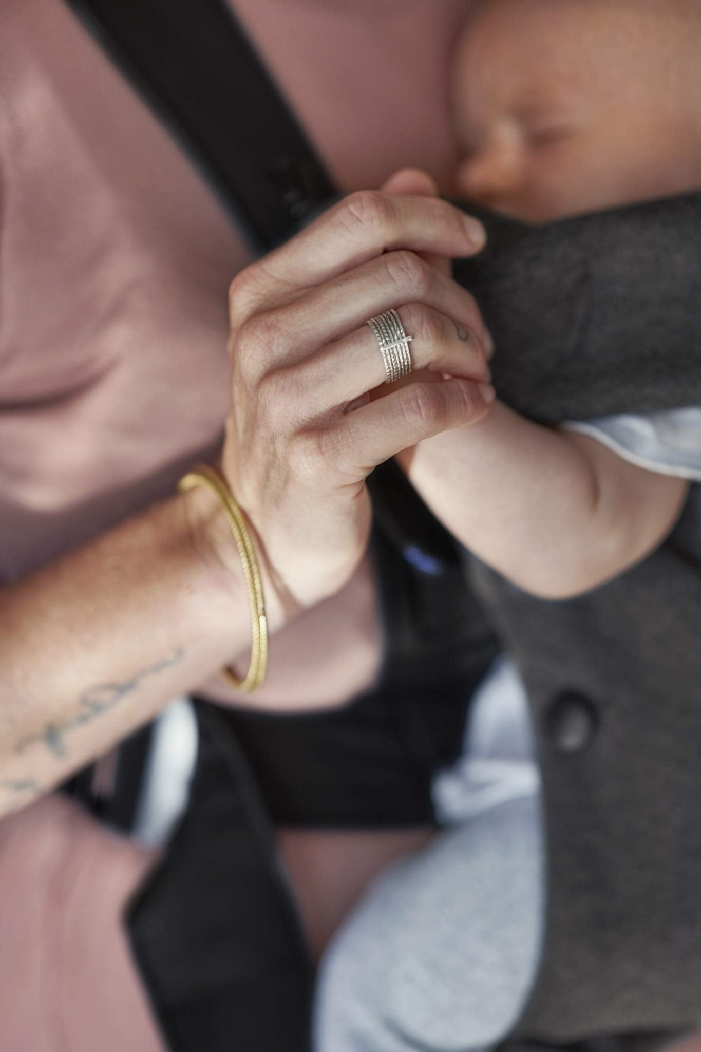 BabyBjörn Babytrage Mini, 3D-Netzstoff, Grau-Beige