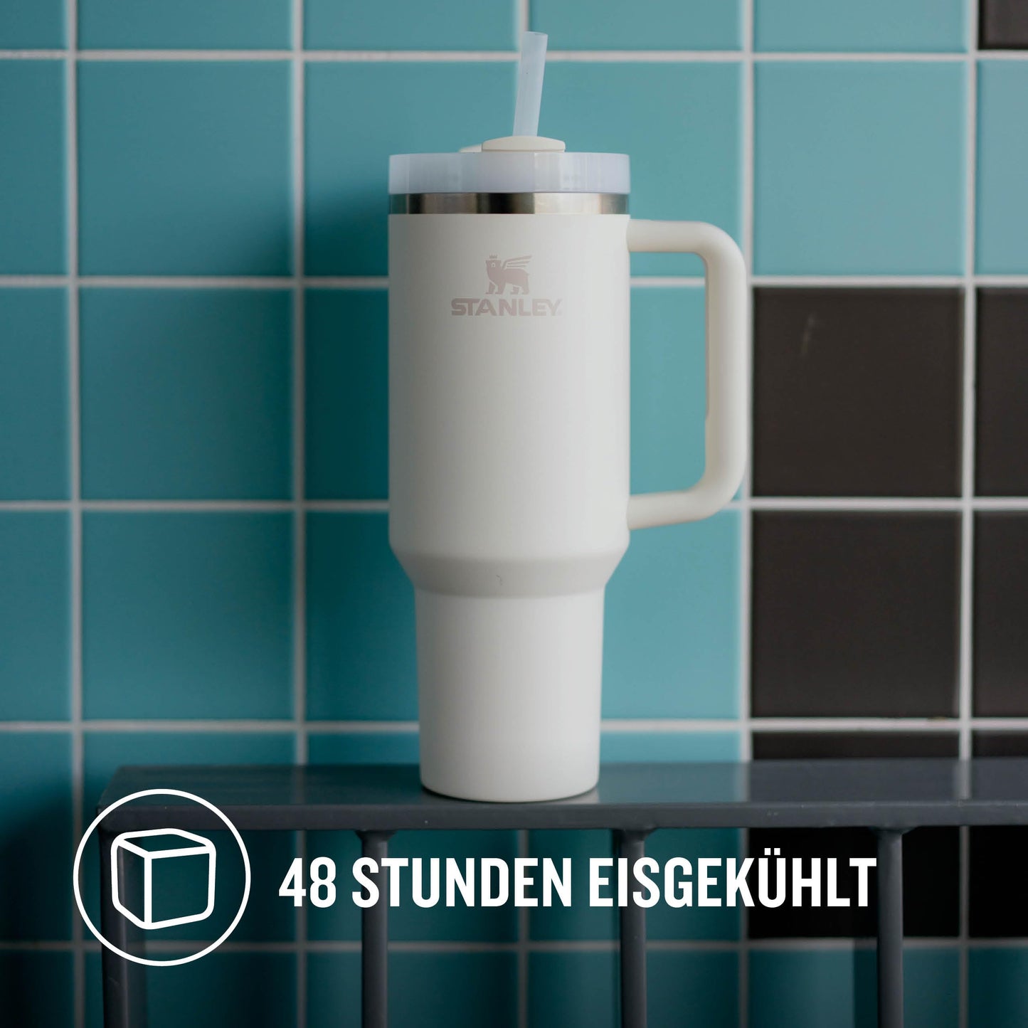 Stanley Quencher H2.0 FlowState Trinkflasche mit Strohhalm 1.18L - Thermobecher Kühlt 11 Stunden - 48 Stunden Eisgekühlt - Spülmaschinenfest - Thermosflasche BPA Frei - Kaffeebecher To Go - Cream