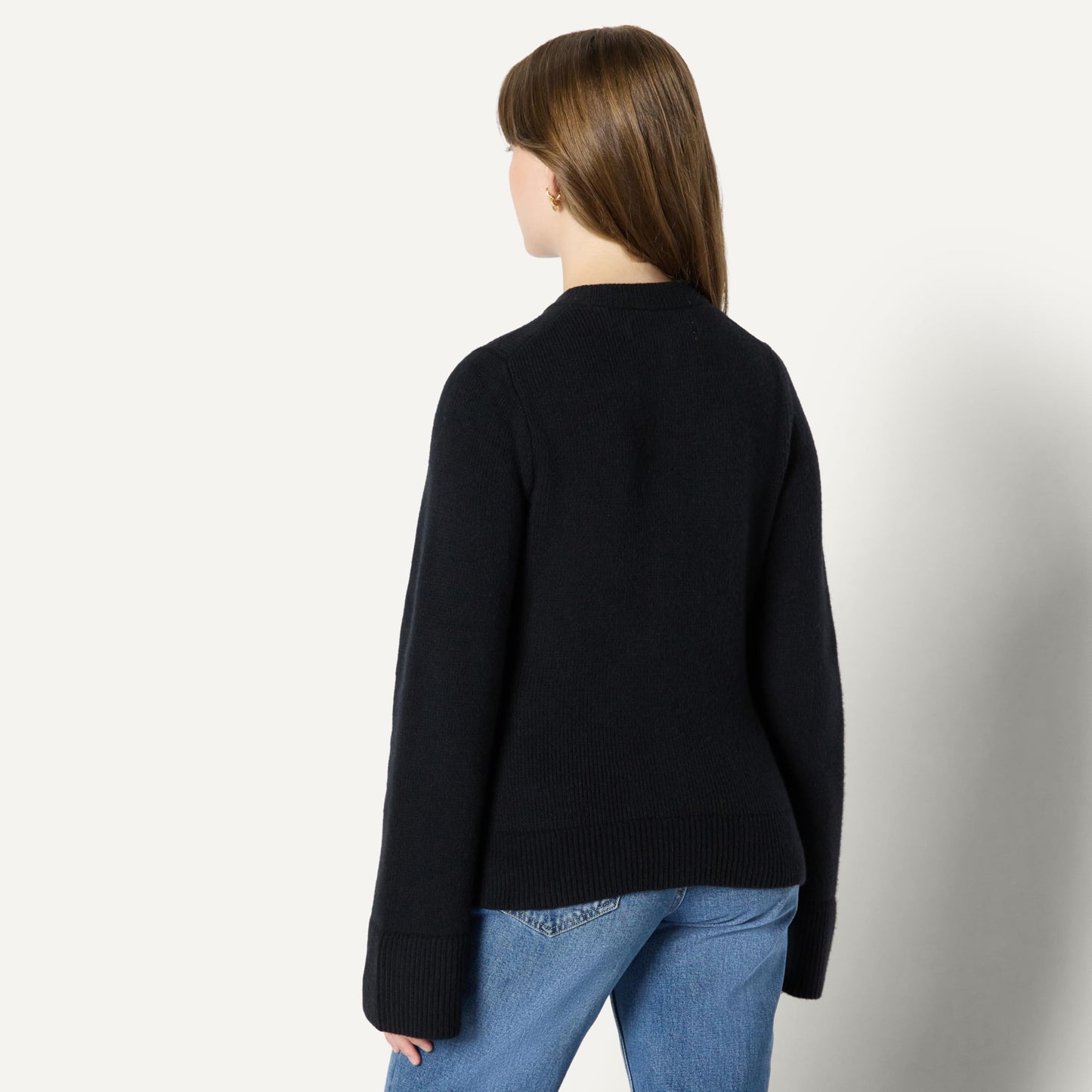 Amazon Essentials Damen Langärmelige Regular-Fit-Strickjacke mit Glockenärmeln und tailliertem Schnitt