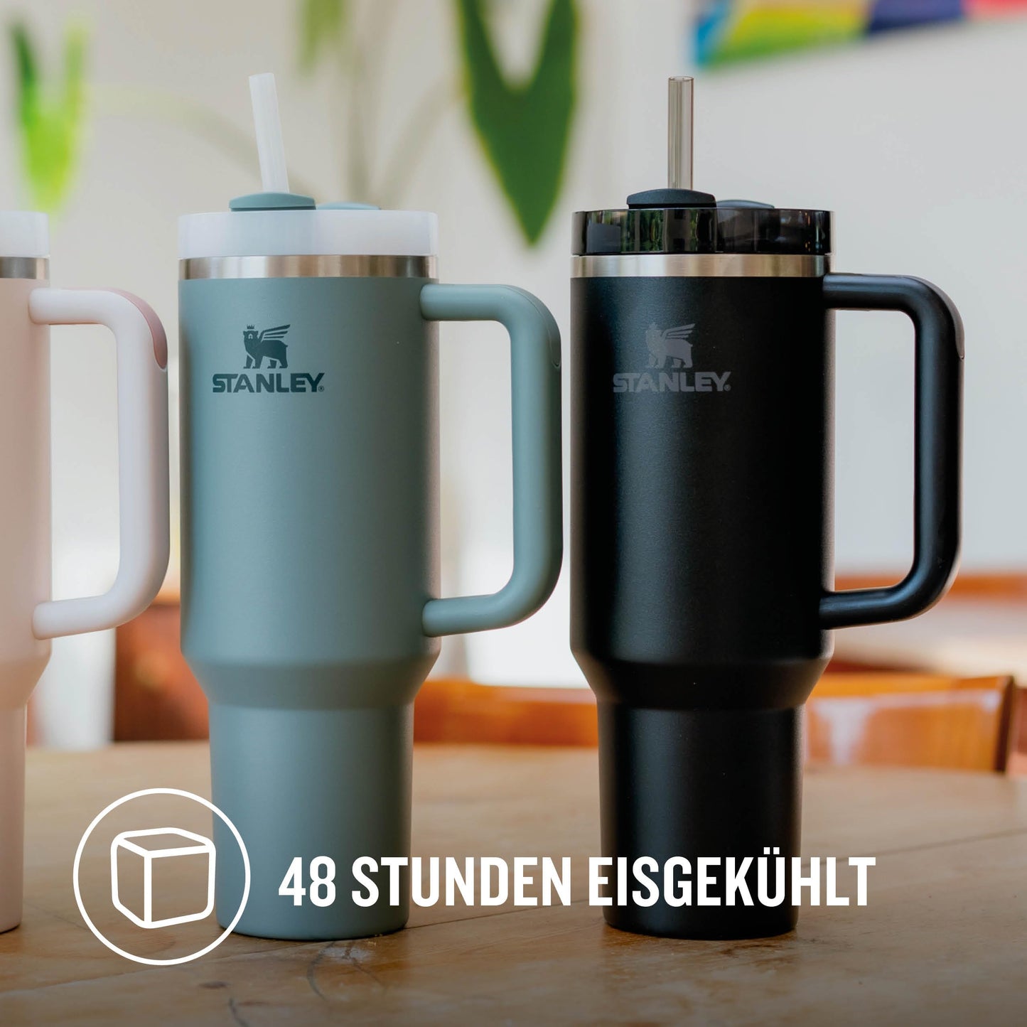 Stanley Quencher H2.0 FlowState Trinkflasche mit Strohhalm 1.18L - Thermobecher Kühlt 11 Stunden - 48 Stunden Eisgekühlt - Spülmaschinenfest - Thermosflasche BPA Frei - Kaffeebecher To Go - Cream