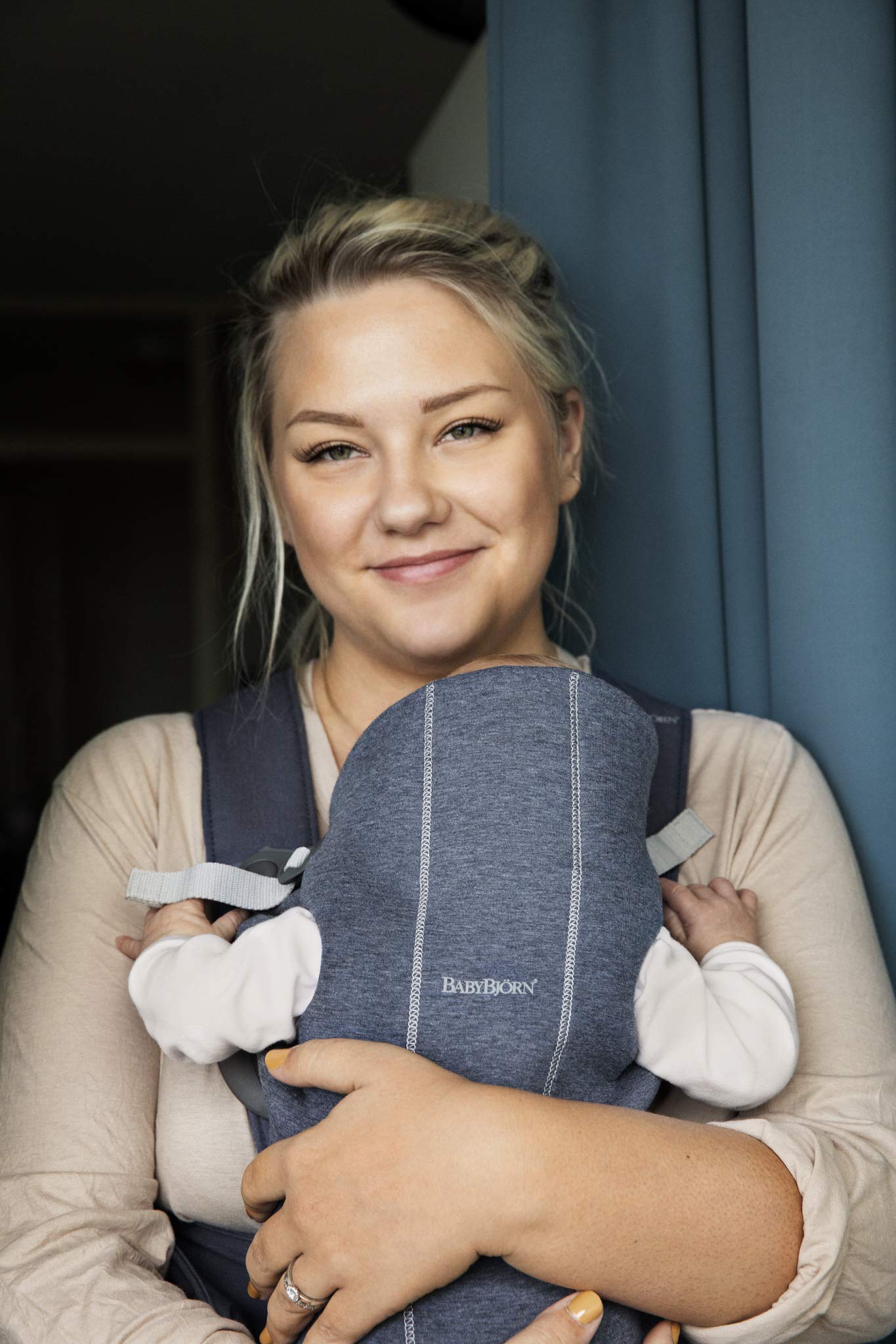 BabyBjörn Babytrage Mini, 3D-Netzstoff, Grau-Beige