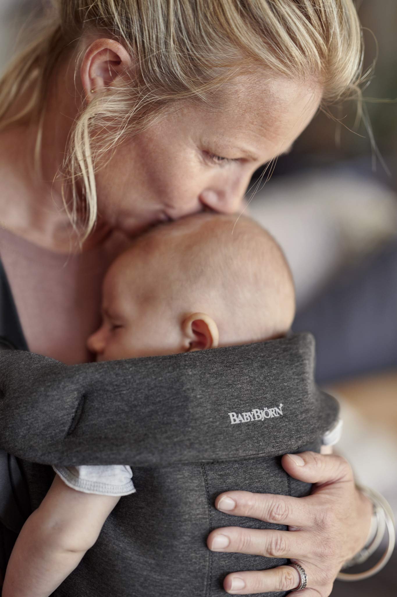 BabyBjörn Babytrage Mini, 3D-Netzstoff, Grau-Beige