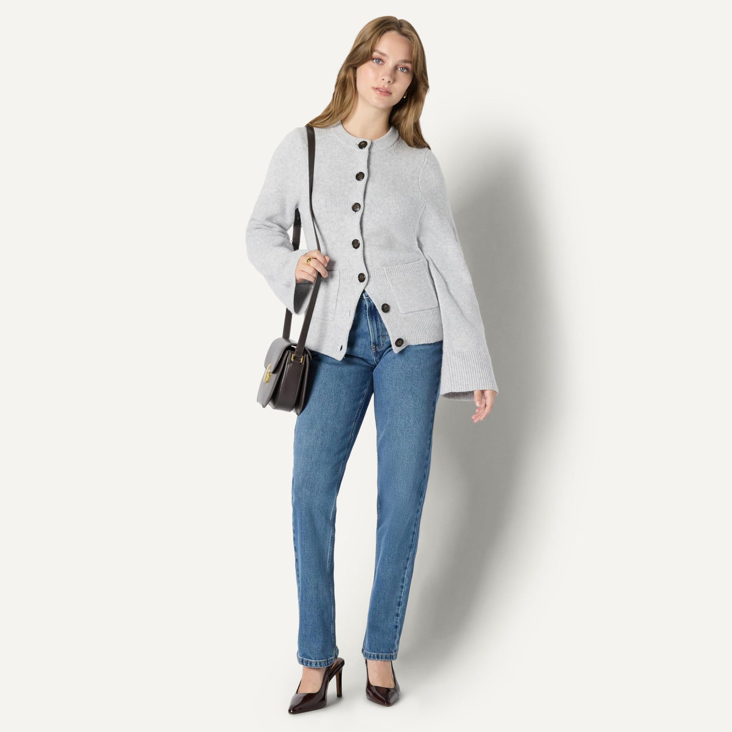 Amazon Essentials Damen Langärmelige Regular-Fit-Strickjacke mit Glockenärmeln und tailliertem Schnitt