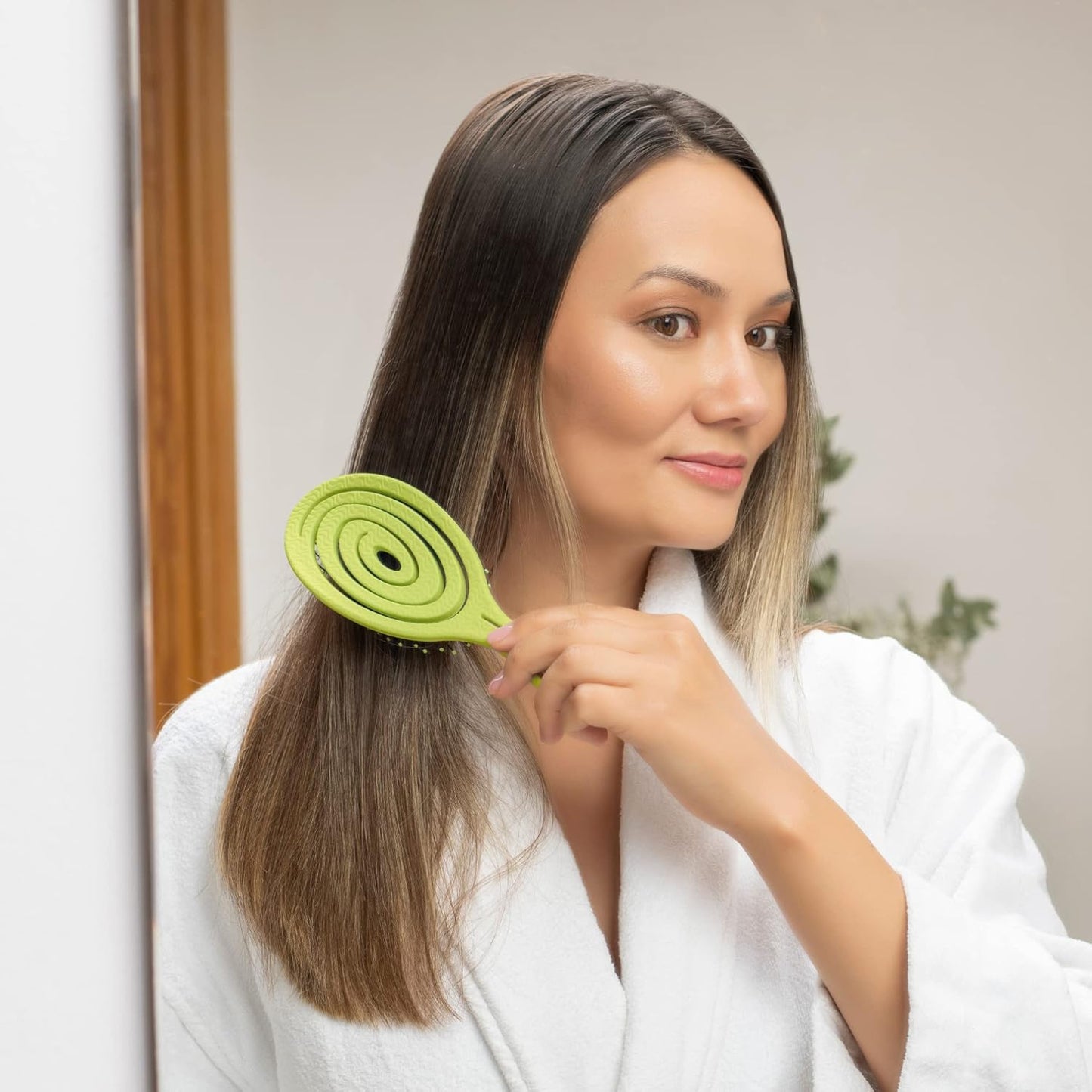 Ninabella Haarbürste ohne Ziepen für Damen, Herren & Kinder - Entwirrbürste auch für Locken & Lange Haare - Einzigartige Profi Detangler-Bürste mit Spiralfeder - Schwarz