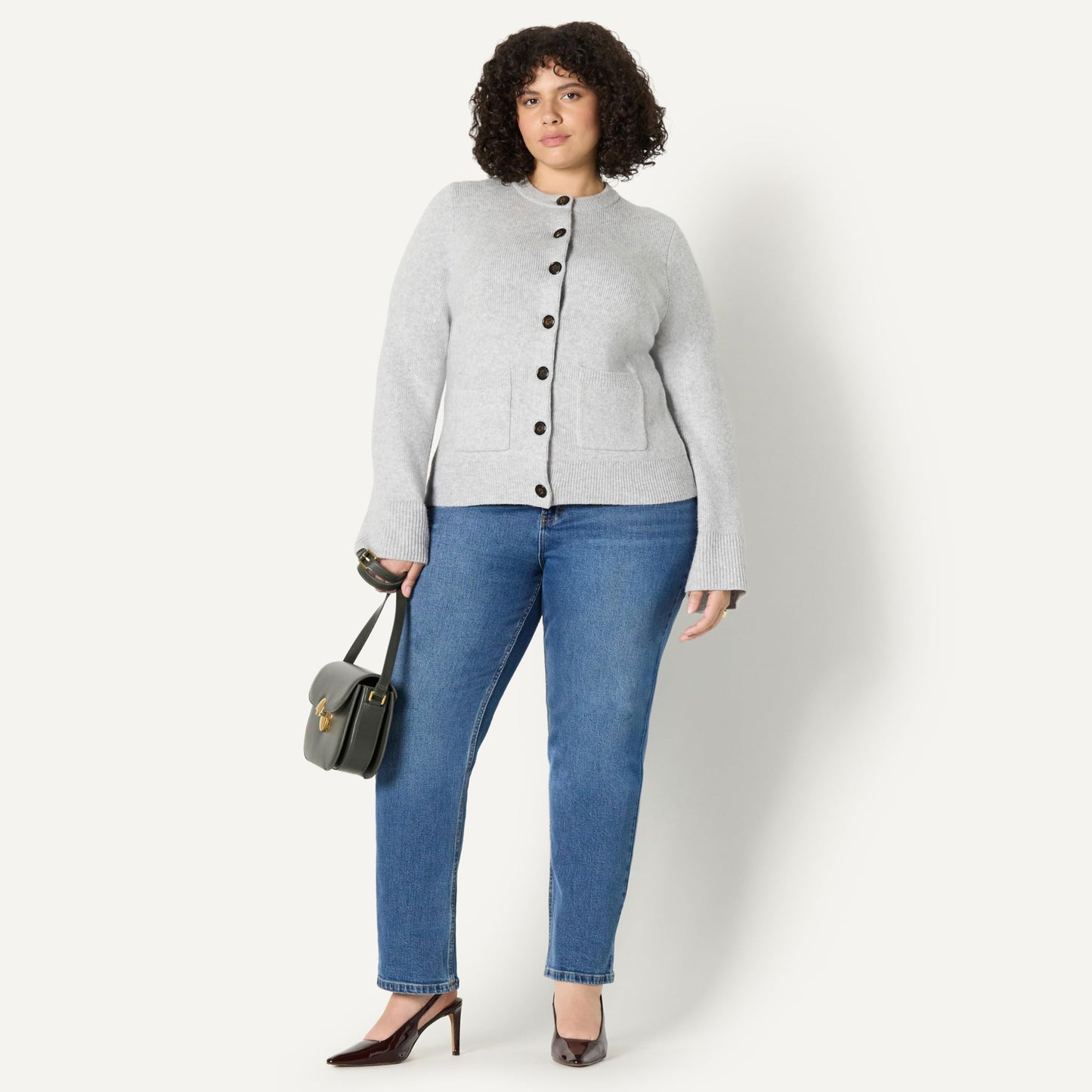 Amazon Essentials Damen Langärmelige Regular-Fit-Strickjacke mit Glockenärmeln und tailliertem Schnitt