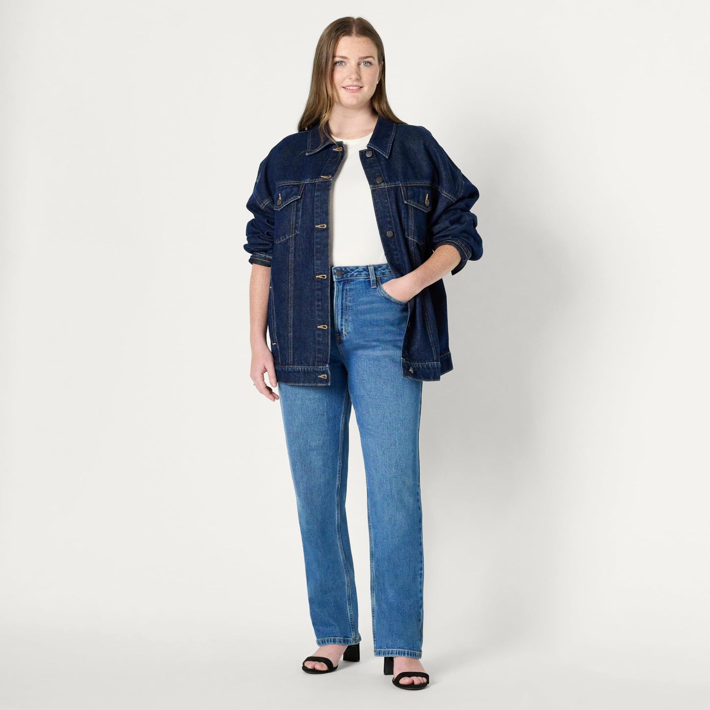 Amazon Essentials Damen Trucker-Jacke aus Denim Mit Taschen