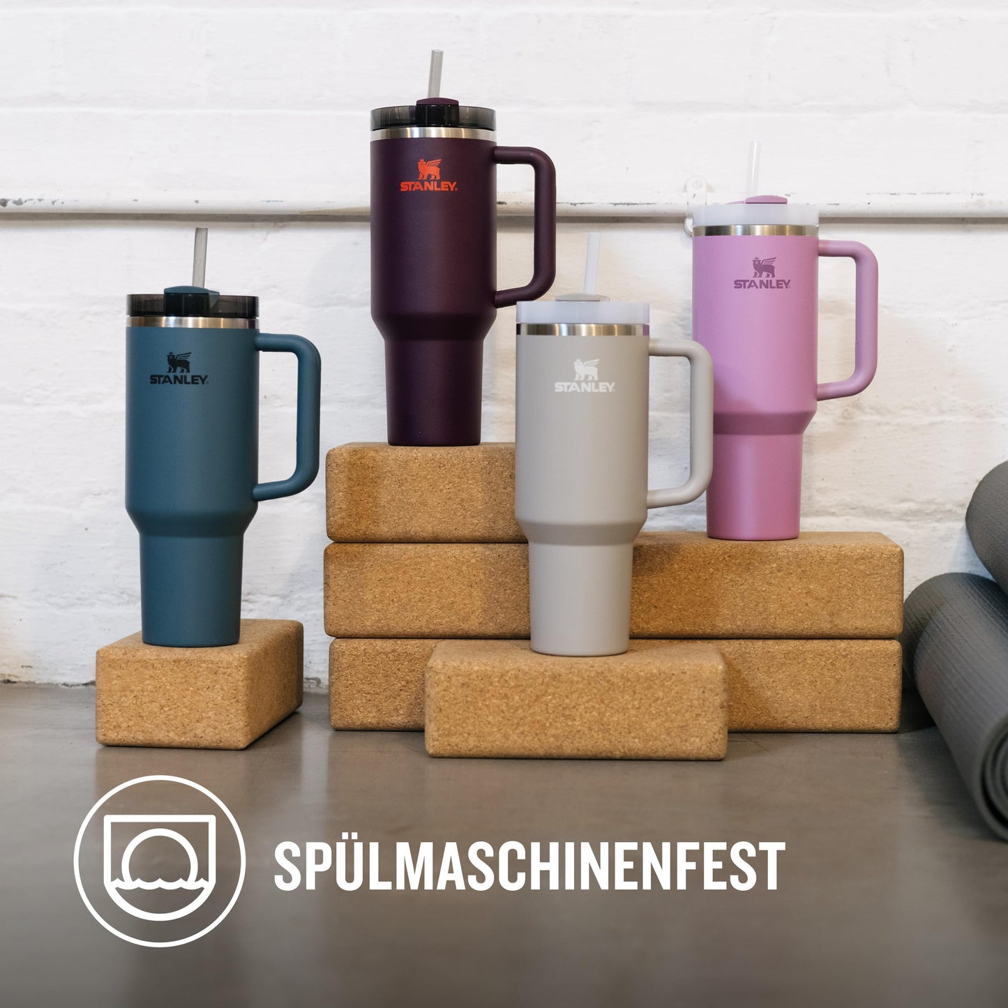 Stanley Quencher H2.0 FlowState Trinkflasche mit Strohhalm 1.18L - Thermobecher Kühlt 11 Stunden - 48 Stunden Eisgekühlt - Spülmaschinenfest - Thermosflasche BPA Frei - Kaffeebecher To Go - Cream