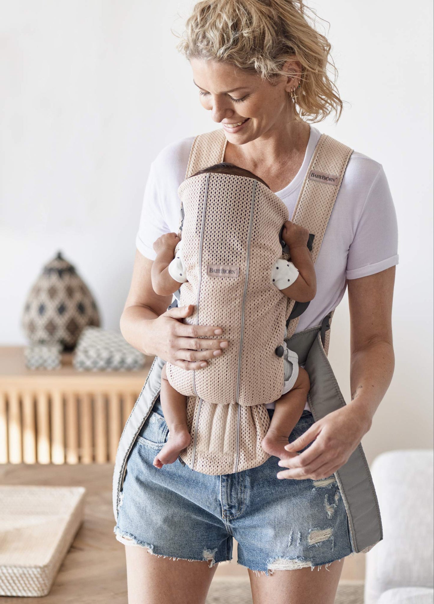 BabyBjörn Babytrage Mini, 3D-Netzstoff, Grau-Beige