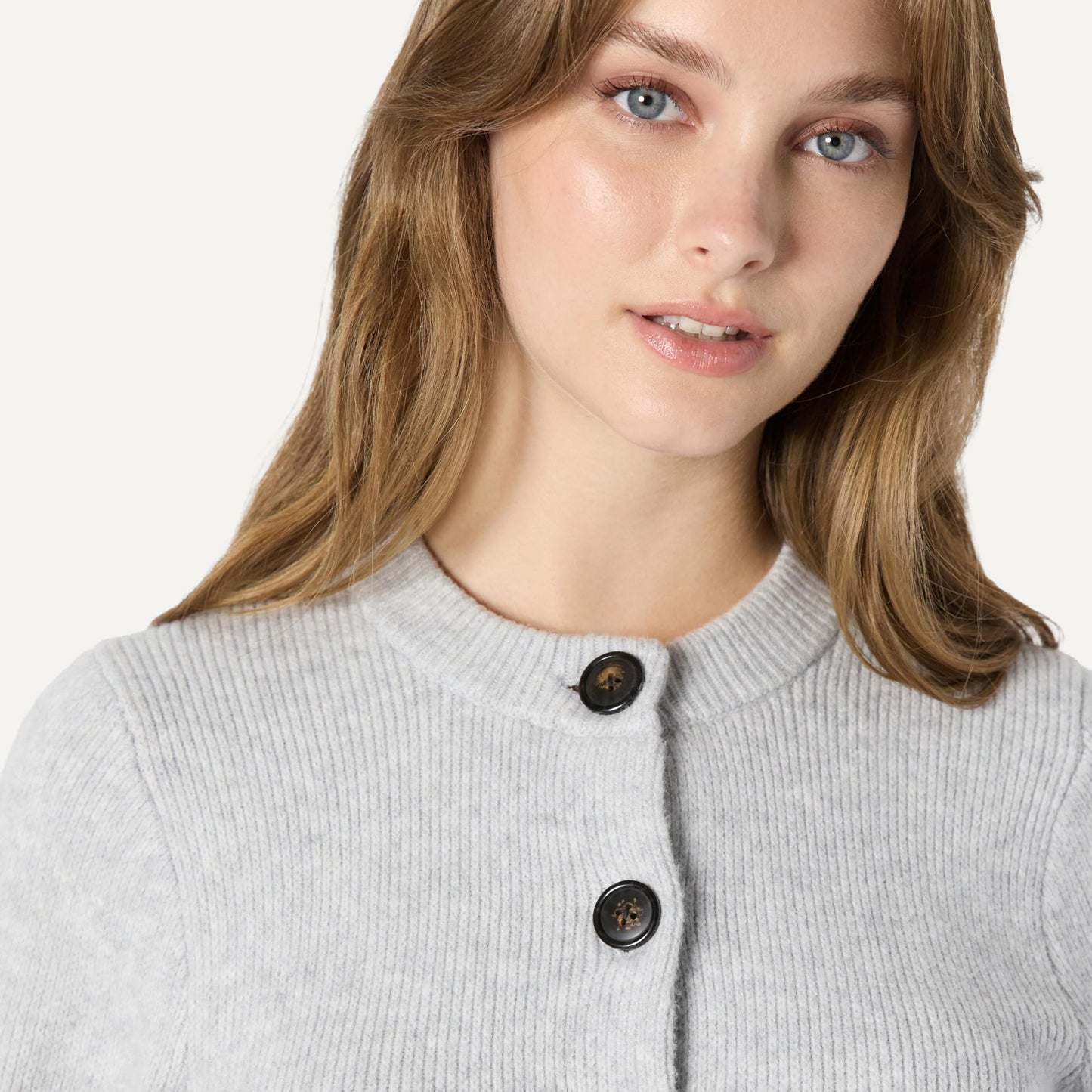 Amazon Essentials Damen Langärmelige Regular-Fit-Strickjacke mit Glockenärmeln und tailliertem Schnitt