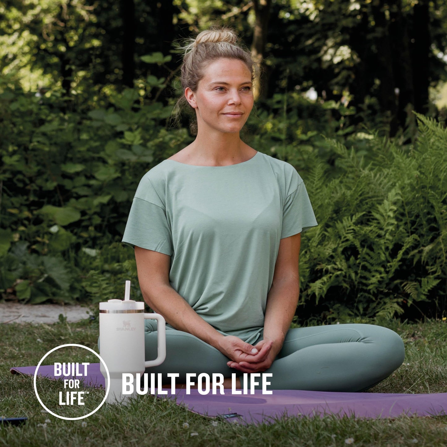 Stanley Quencher H2.0 FlowState Trinkflasche mit Strohhalm 1.18L - Thermobecher Kühlt 11 Stunden - 48 Stunden Eisgekühlt - Spülmaschinenfest - Thermosflasche BPA Frei - Kaffeebecher To Go - Cream