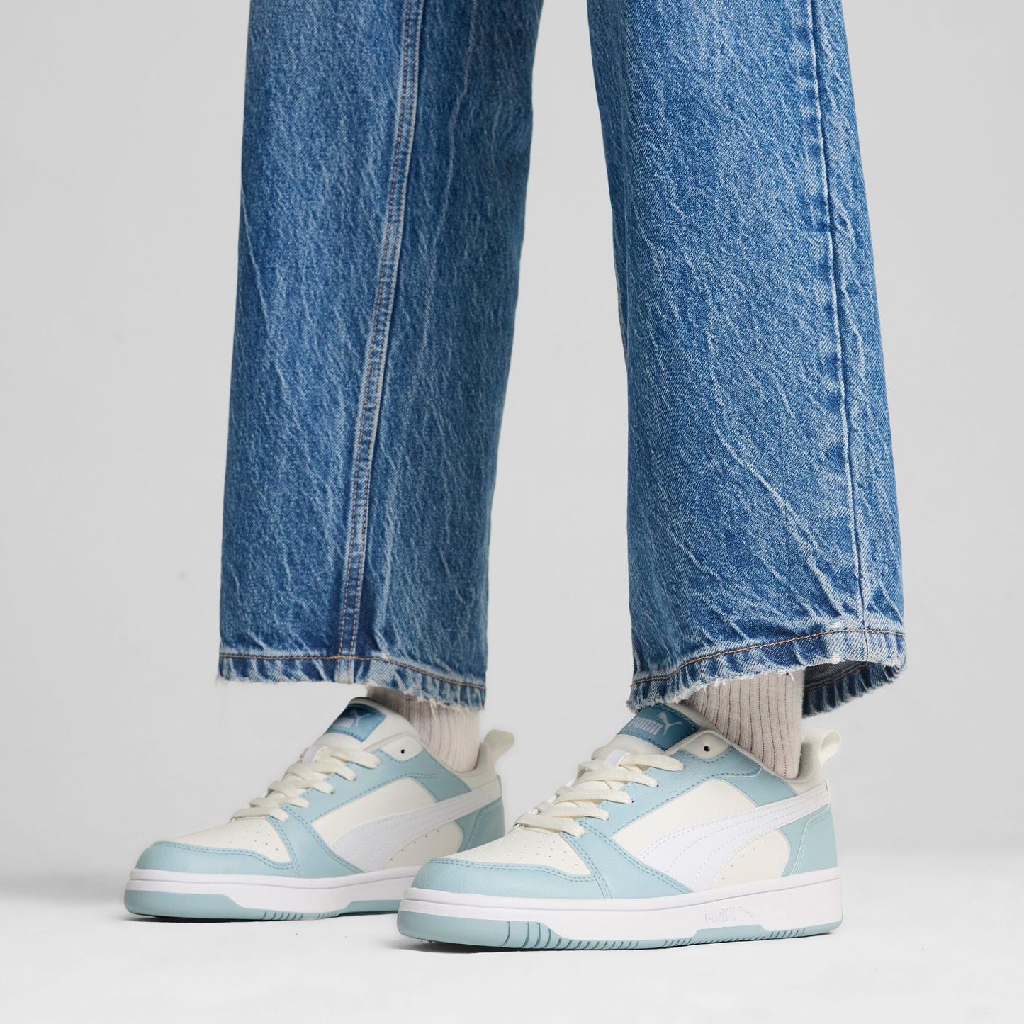 PUMA Unisex Rebound V6 Low Sneaker