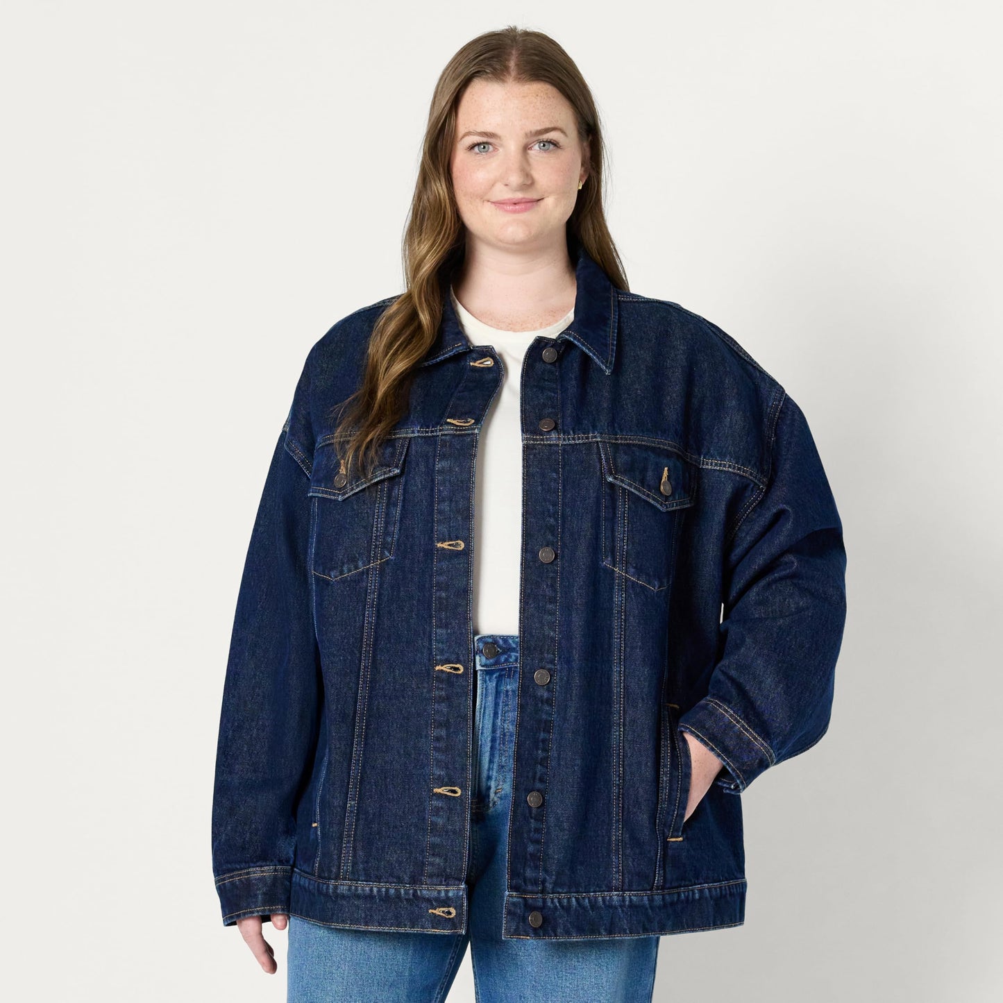 Amazon Essentials Damen Trucker-Jacke aus Denim Mit Taschen