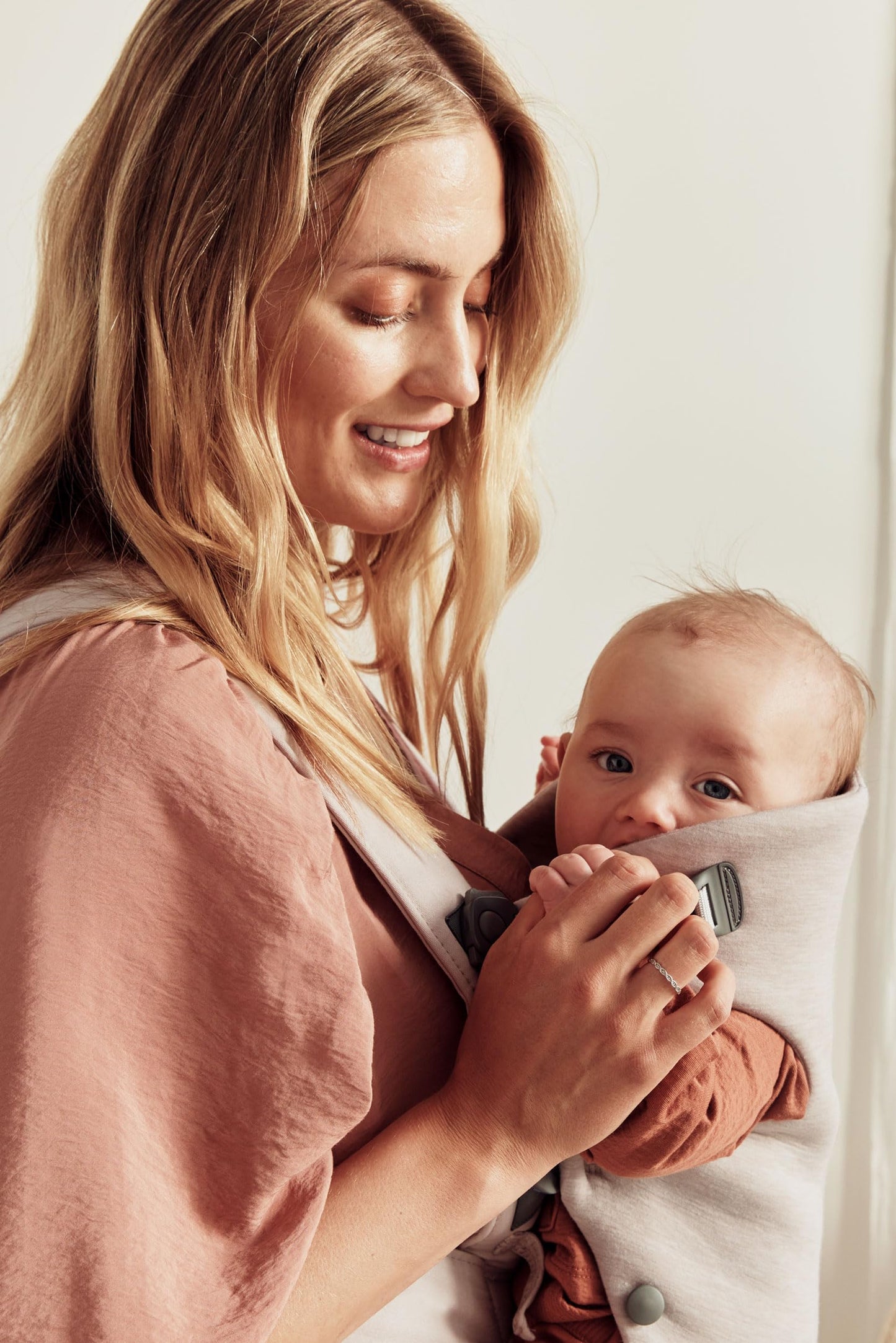 BabyBjörn Babytrage Mini, 3D-Netzstoff, Grau-Beige