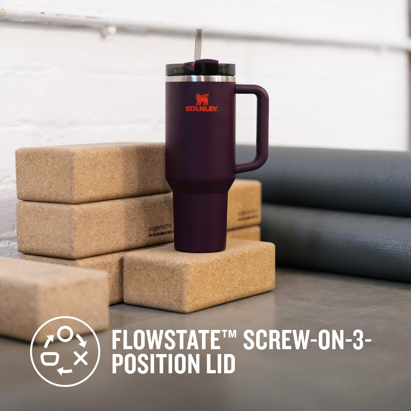 Stanley Quencher H2.0 FlowState Trinkflasche mit Strohhalm 1.18L - Thermobecher Kühlt 11 Stunden - 48 Stunden Eisgekühlt - Spülmaschinenfest - Thermosflasche BPA Frei - Kaffeebecher To Go - Cream