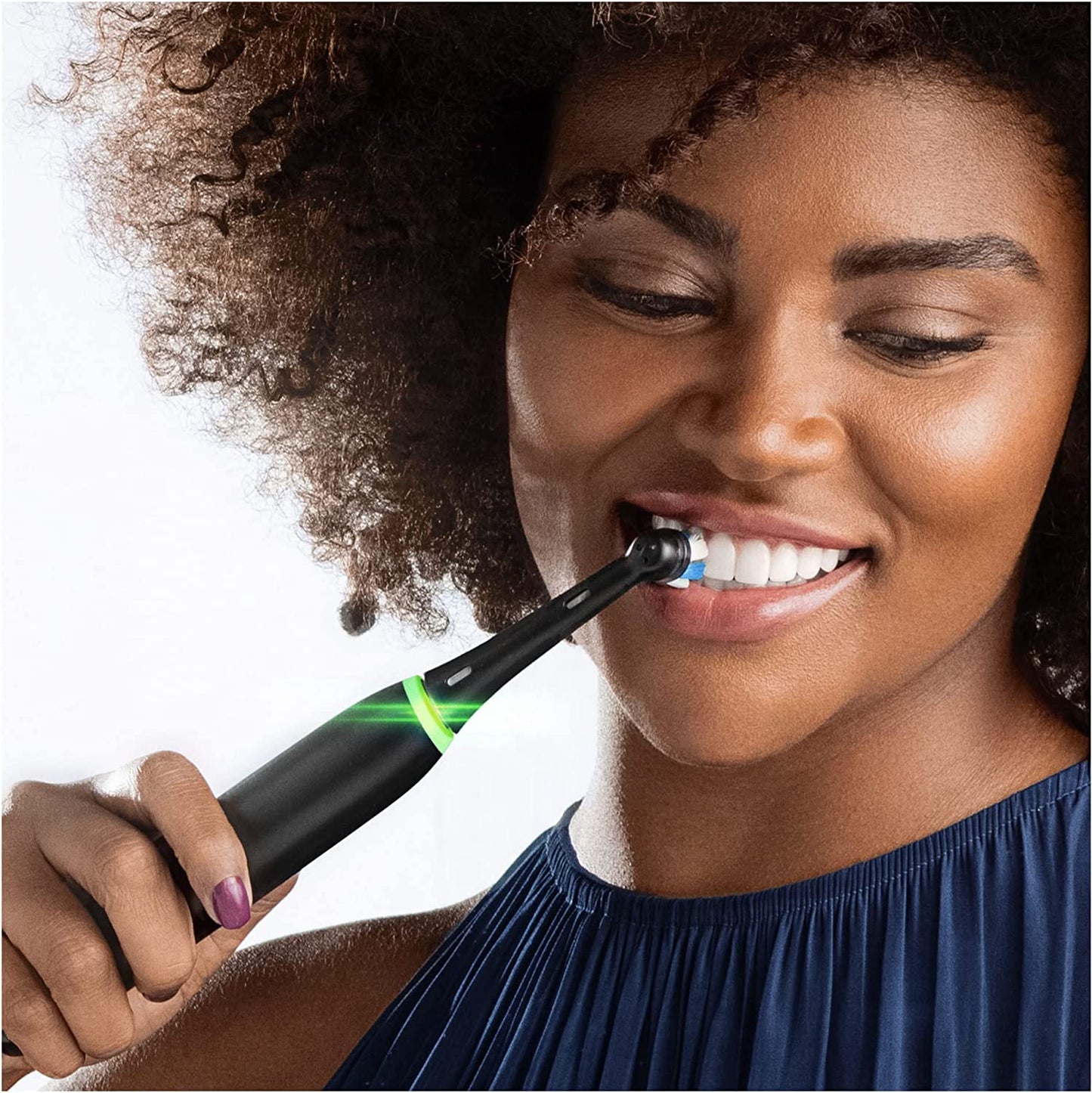 Oral-B iO Series 4 Plus Edition Elektrische Zahnbürste/Electric Toothbrush, PLUS 3 Aufsteckbürsten, Magnet-Etui, 4 Putzmodi, matt black, Designed by Braun,TESTSIEGER Stiftung Warentest (12/2023)