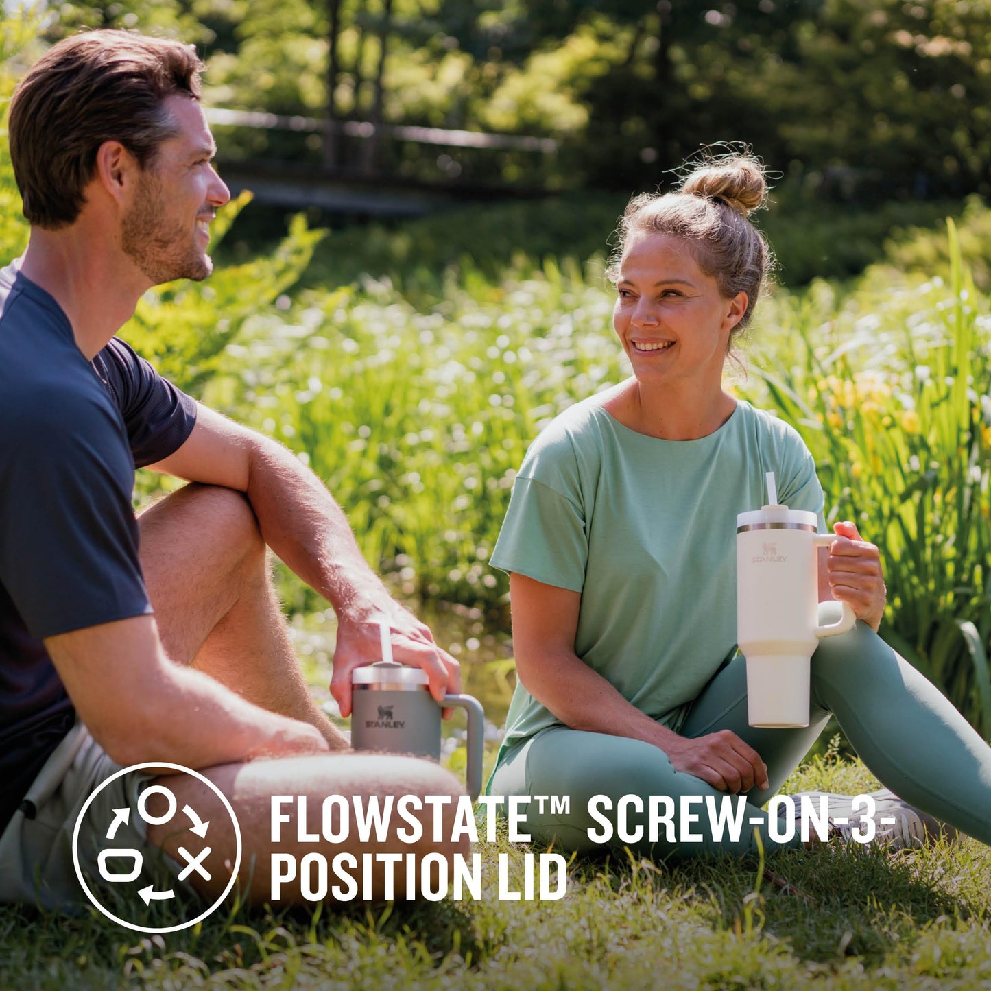 Stanley Quencher H2.0 FlowState Trinkflasche mit Strohhalm 1.18L - Thermobecher Kühlt 11 Stunden - 48 Stunden Eisgekühlt - Spülmaschinenfest - Thermosflasche BPA Frei - Kaffeebecher To Go - Cream