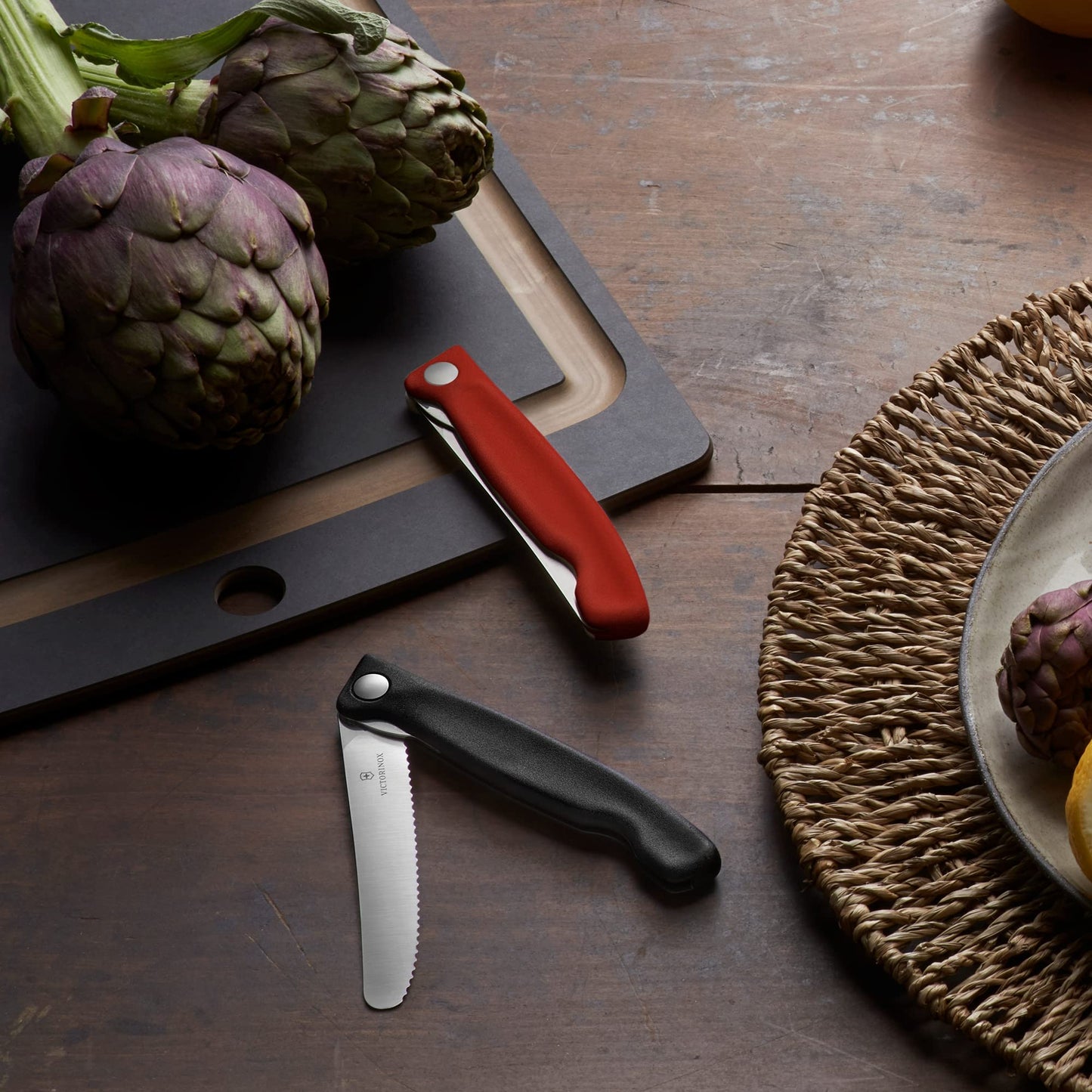 Victorinox Swiss Classic Profi Tomaten- und Tafelmesser, Extra Scharfe Klinge, Wellenschliff, 11 cm, Rostfreier Stahl, gelb