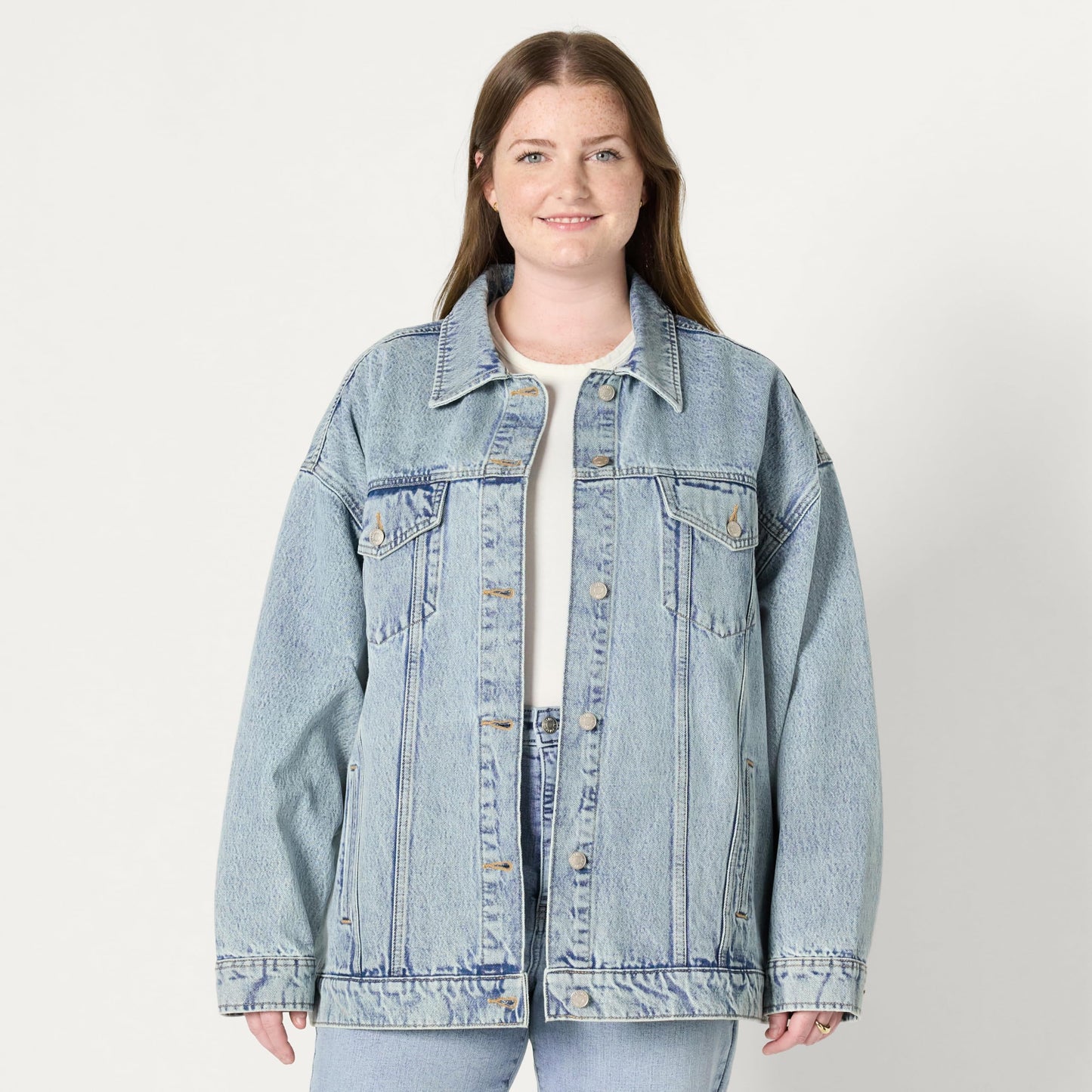 Amazon Essentials Damen Trucker-Jacke aus Denim Mit Taschen
