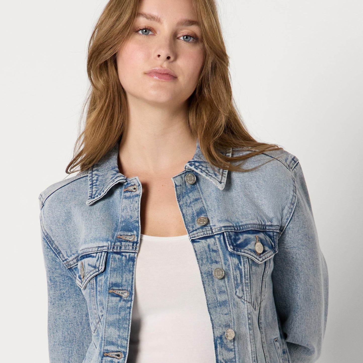 Amazon Essentials Damen Trucker-Jacke aus Denim Mit Taschen